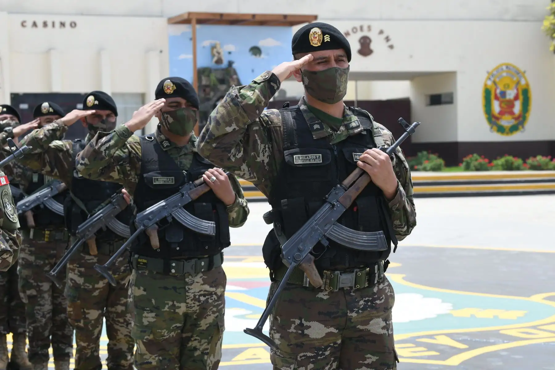 Durante la ceremonia por el aniversario de la Sucamec, el ministro Avelino Guillén estuvo presente en la entrega de armas incautadas y decomisadas este año, así como las 200 mil municiones que serán asignadas a la PNP. Foto: Mininter