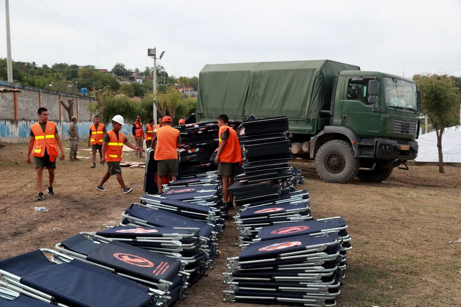 El estadio San Luis de Bagua Grande brinda refugio a más de 69 familias provenientes del Centro Poblado Santa Rosa de Pacpa. Ellos reciben alimentos, útiles de aseo, agua embotellada, frazadas y atención médica. Foto: Mindef