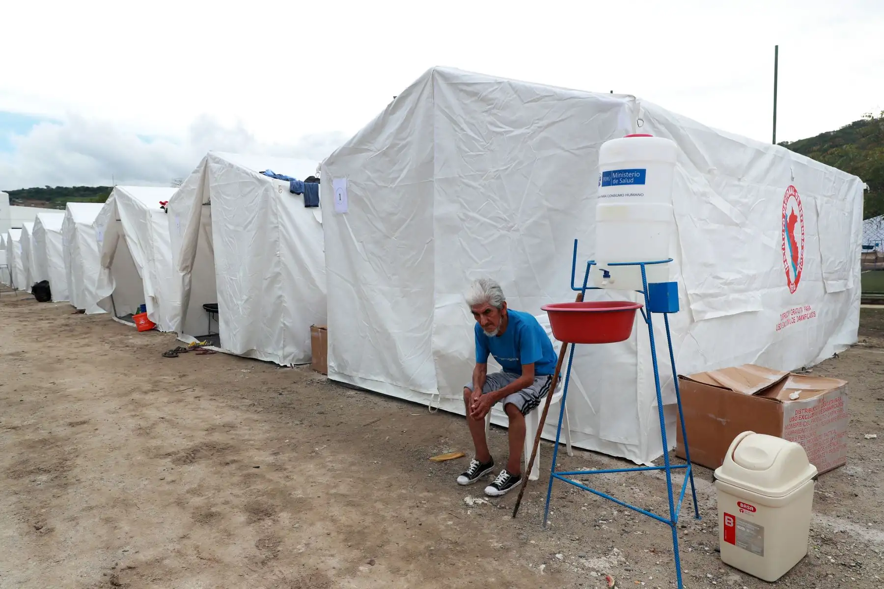El estadio San Luis de Bagua Grande brinda refugio a más de 69 familias provenientes del Centro Poblado Santa Rosa de Pacpa. Ellos reciben alimentos, útiles de aseo, agua embotellada, frazadas y atención médica. Foto: Mindef