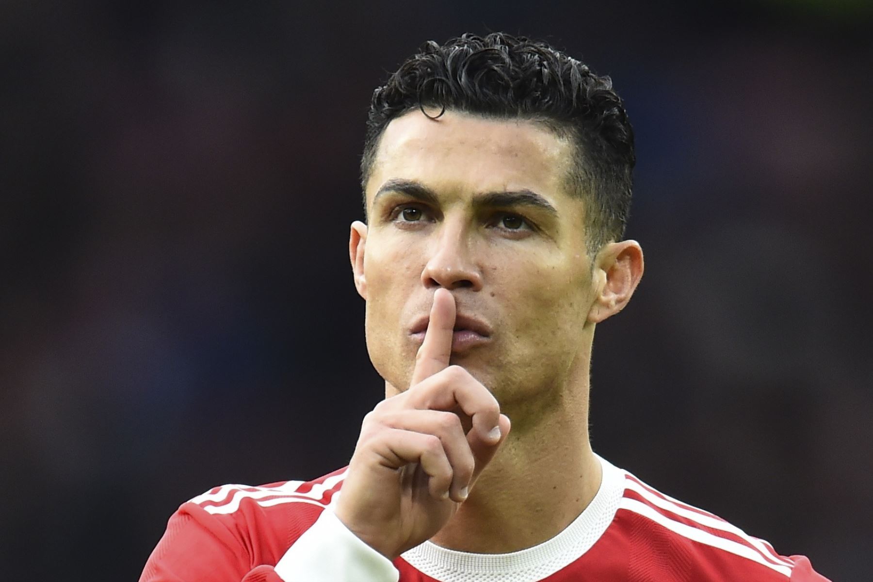 Cristiano Ronaldo del Manchester United hace gestos durante el partido de la Premier League. Foto: EFE