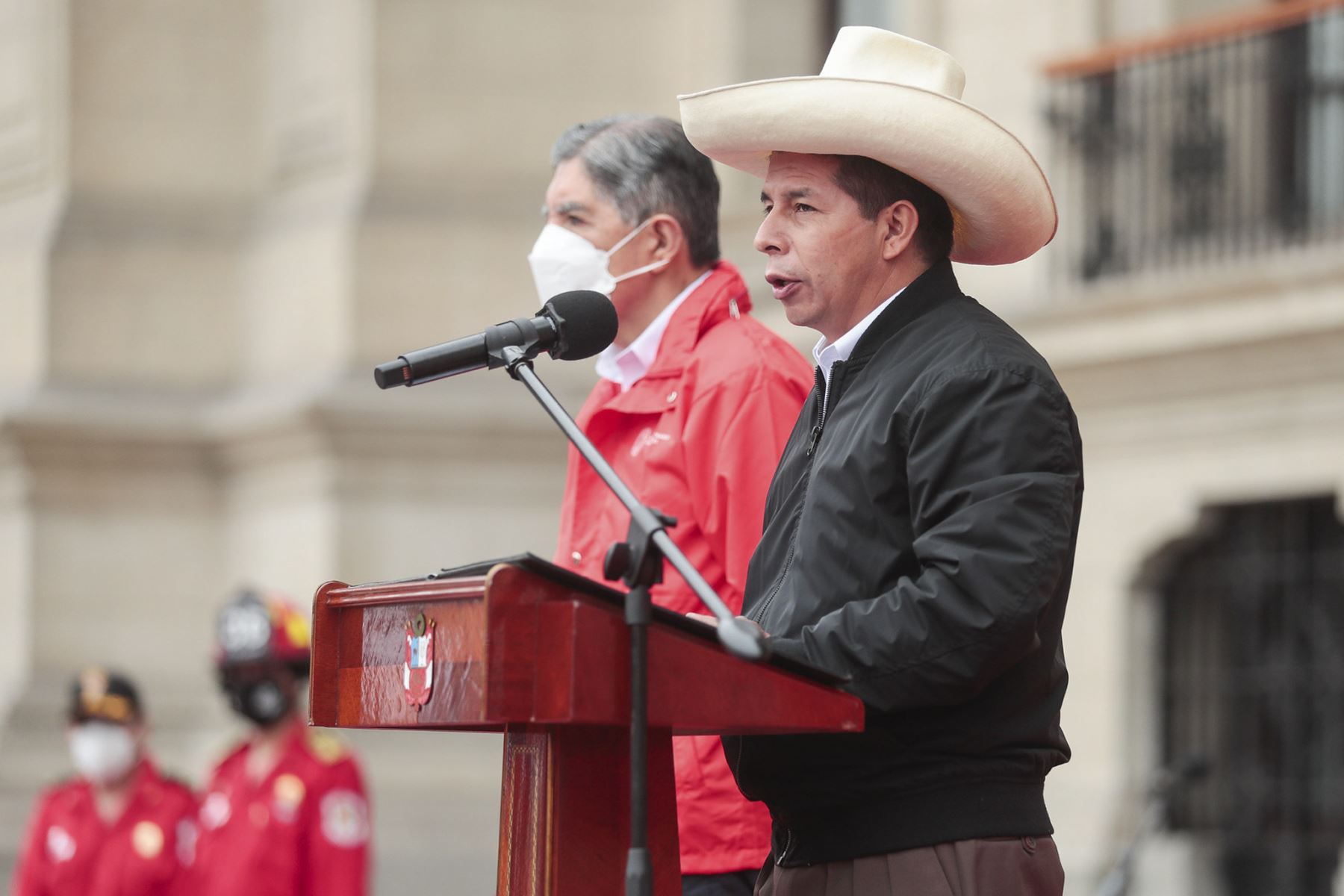 El presidente de la República, Pedro Castillo, entregó 38 unidades móviles para la atención de emergencias del Cuerpo General de Bomberos Voluntarios del Perú (CGBVP), en el marco del 161° aniversario de su creación. Foto: ANDINA/Prensa Presidencia