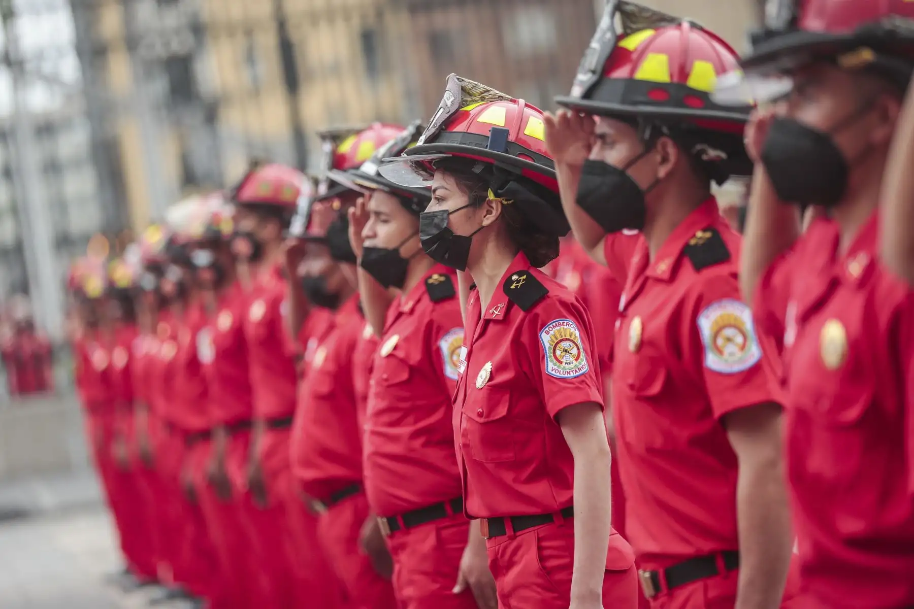 El presidente de la República, Pedro Castillo, entregó 38 unidades móviles para la atención de emergencias del Cuerpo General de Bomberos Voluntarios del Perú (CGBVP), en el marco del 161° aniversario de su creación. Foto: ANDINA/Prensa Presidencia