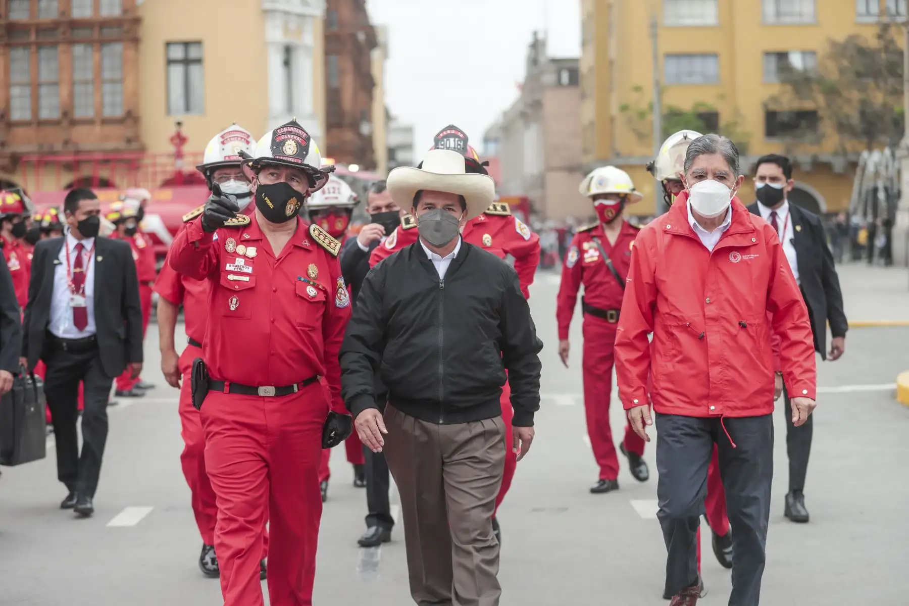 El presidente de la República, Pedro Castillo, entregó 38 unidades móviles para la atención de emergencias del Cuerpo General de Bomberos Voluntarios del Perú (CGBVP), en el marco del 161° aniversario de su creación. Foto: ANDINA/Prensa Presidencia