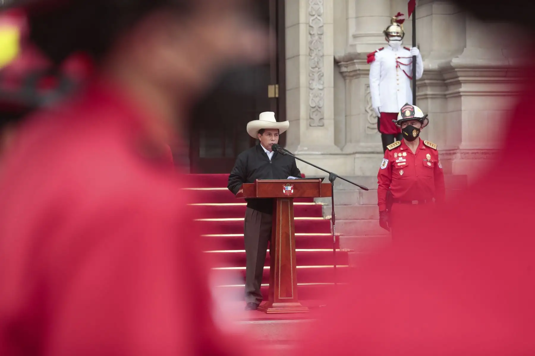 El presidente de la República, Pedro Castillo, entregó 38 unidades móviles para la atención de emergencias del Cuerpo General de Bomberos Voluntarios del Perú (CGBVP), en el marco del 161° aniversario de su creación. Foto: ANDINA/Prensa Presidencia