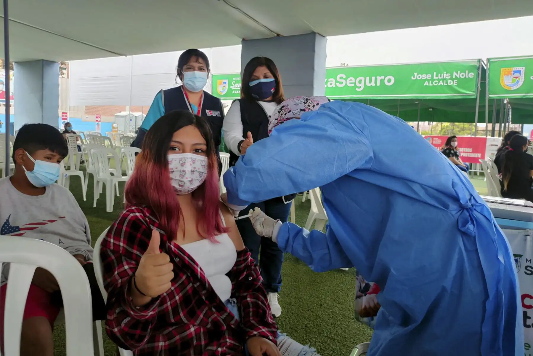 El espíritu navideño llegó al Estadio Chancas de Andahuaylas de Santa Anita con el Vacuna Fest Navideño. Foto: Minsa
