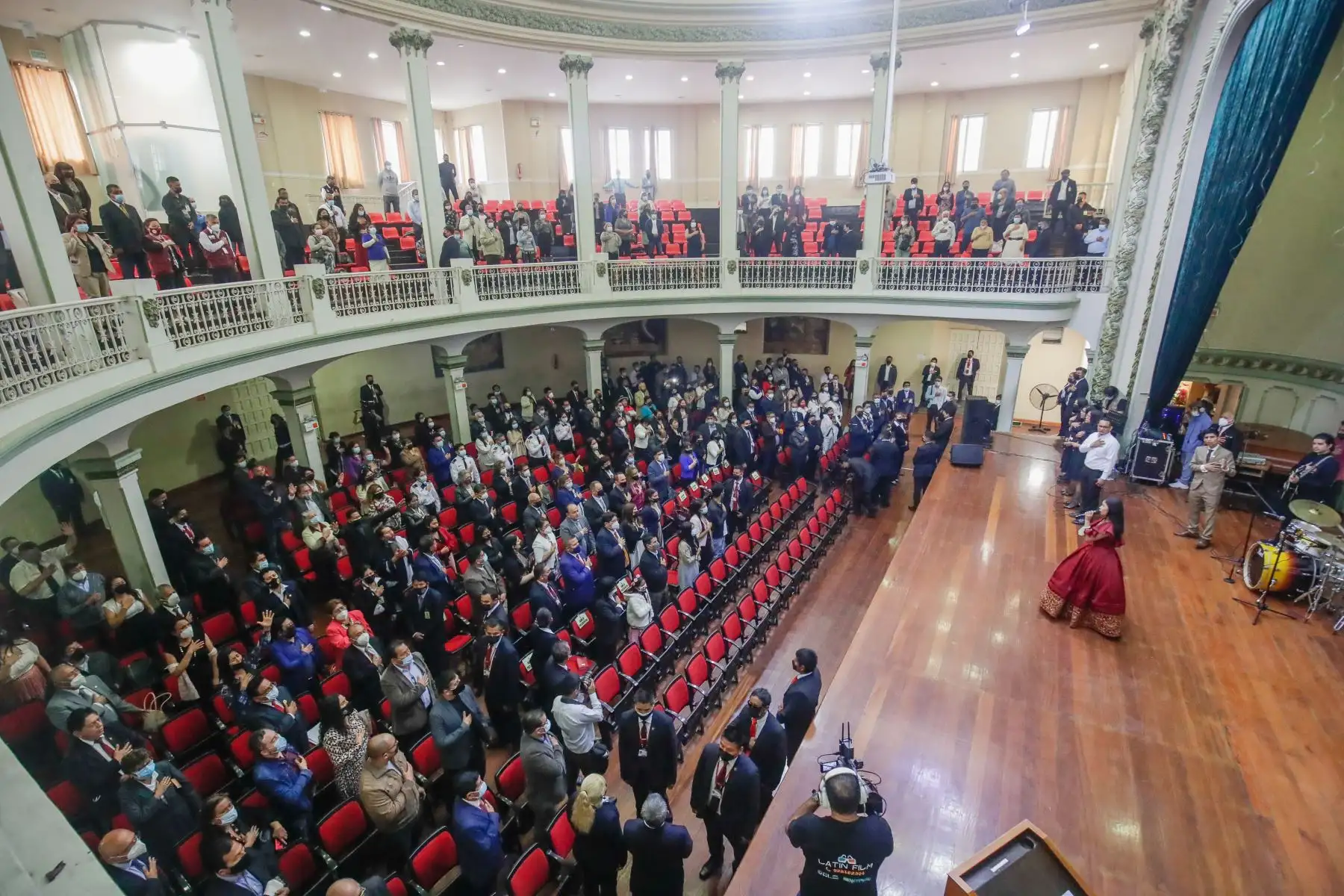 El presidente Pedro Castillo, junto a su familia, participa del culto del Bicentenario que congrega a iglesias y misiones evangélicas del país. Foto: ANDINA/Prensa Presidencia