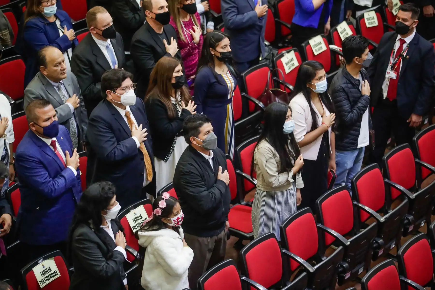 El presidente Pedro Castillo, junto a su familia, participa del culto del Bicentenario que congrega a iglesias y misiones evangélicas del país. Foto: ANDINA/Prensa Presidencia