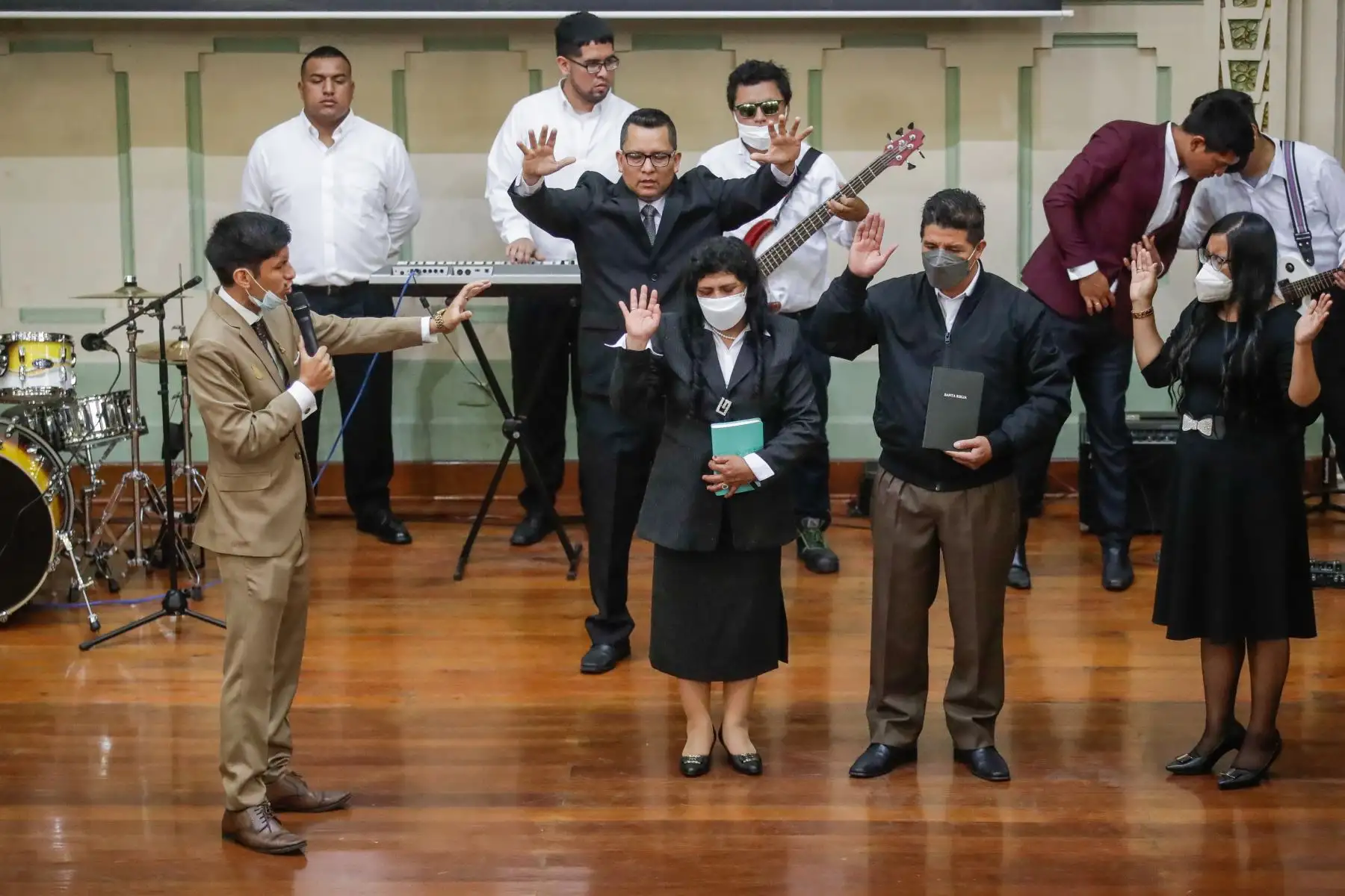 El presidente Pedro Castillo, junto a su familia, participa del Culto del Bicentenario que congrega a iglesias y misiones evangélicas del país. Foto: ANDINA/Prensa Presidencia