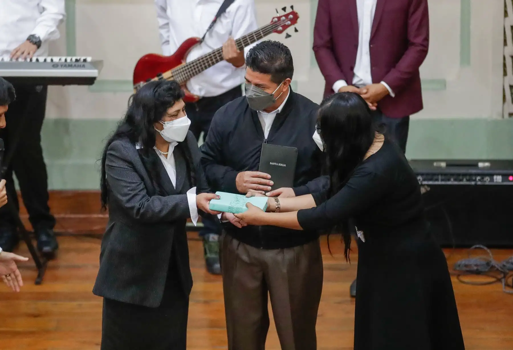 El presidente Pedro Castillo, junto a su familia, participa del Culto del Bicentenario que congrega a iglesias y misiones evangélicas del país. Foto: ANDINA/Prensa Presidencia
