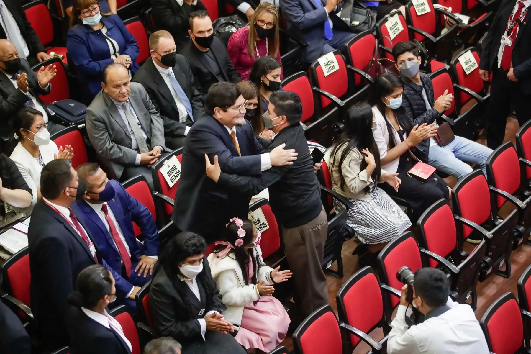 El presidente Pedro Castillo, junto a su familia, participa del Culto del Bicentenario que congrega a iglesias y misiones evangélicas del país. Foto: ANDINA/Prensa Presidencia