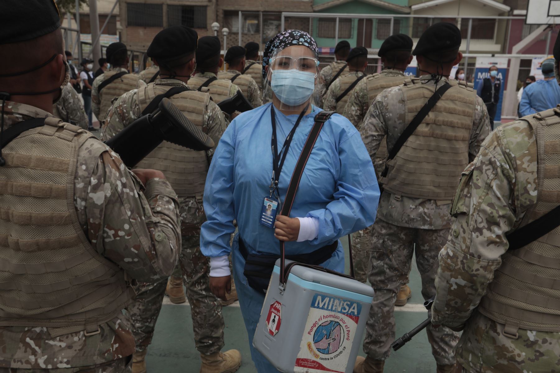 A la Urb. Grumete Medina de Ate llegan las brigadas de salud para intervenir casa por casa con vacunación contra la covid-19 y pruebas moleculares. Foto: Minsa