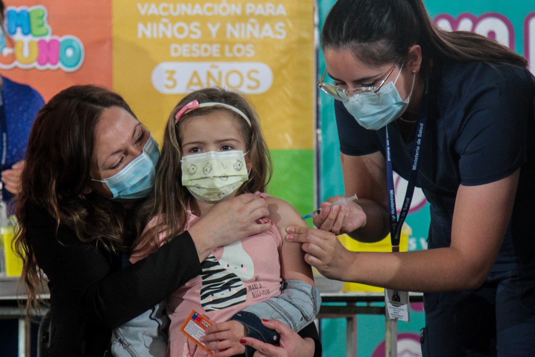 Chile inicia vacunación para menores de entre tres y cinco años de edad.