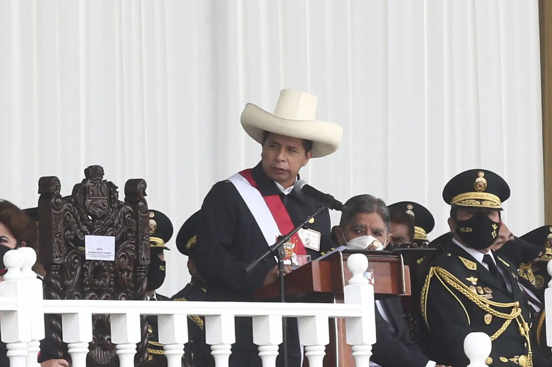 Jefe de Estado, Pedro Castillo, acompañado del ministro del interior y el comandante de la Policía Nacional del Perú participan de la ceremonia por el Trigésimo Tercer Aniversario de la creación de la Policía Nacional del Perú. Foto: ANDINA/Vidal Tarqui