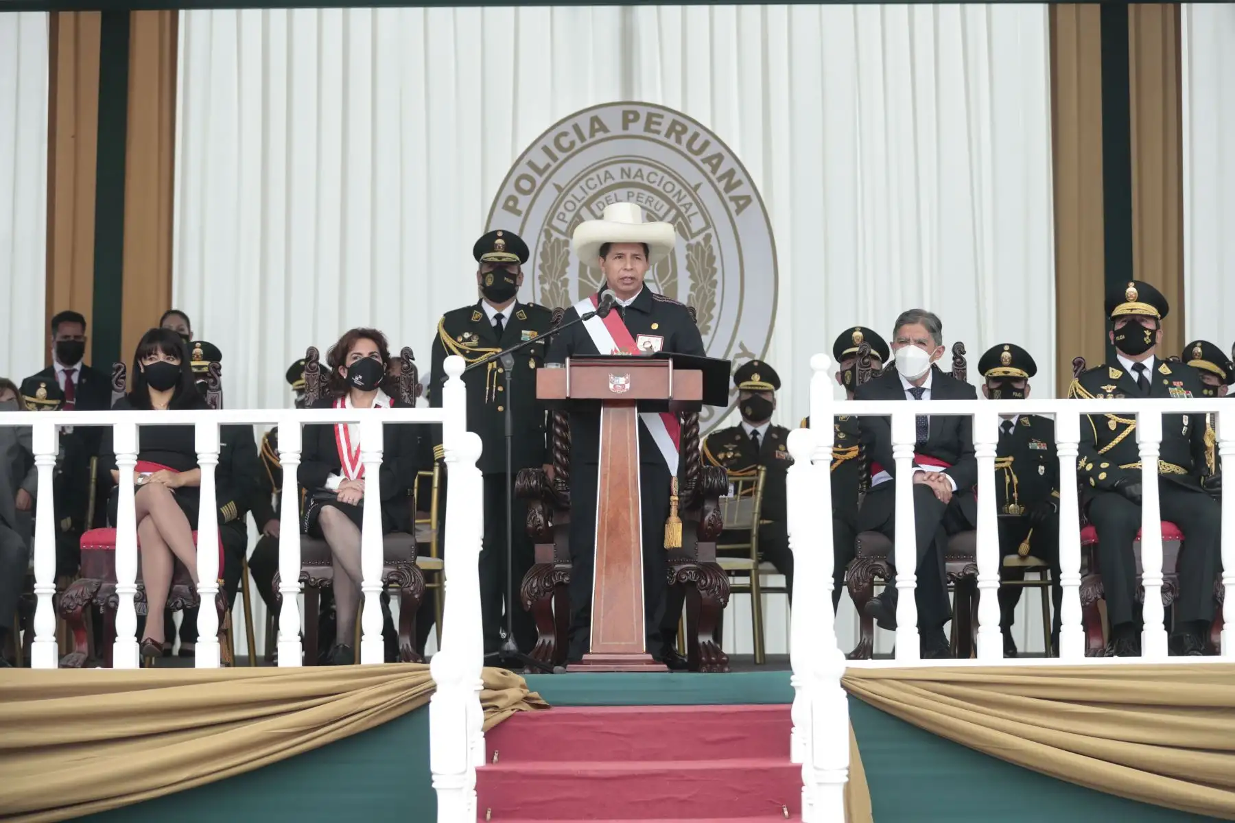 Jefe de Estado, Pedro Castillo, acompañado del ministro del interior y el comandante de la Policía Nacional del Perú participaron de la ceremonia por el Trigésimo Tercer Aniversario de la creación de la Policía Nacional del Perú. Foto: ANDINA/Presidencia Perú
