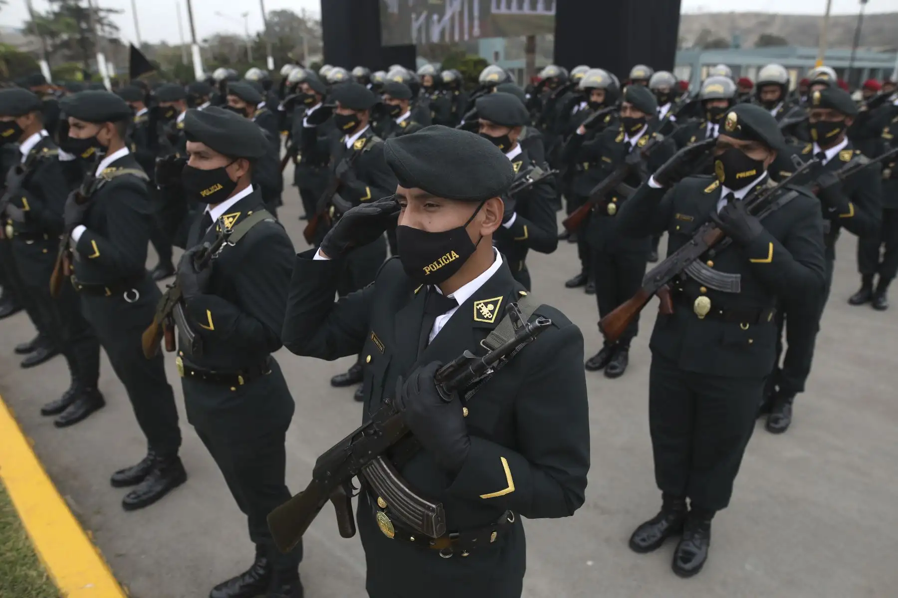 Jefe de Estado, Pedro Castillo, acompañado del ministro del interior y el comandante de la Policía Nacional del Perú participaron de la ceremonia por el Trigésimo Tercer Aniversario de la creación de la Policía Nacional del Perú. Foto: ANDINA/Presidencia Perú