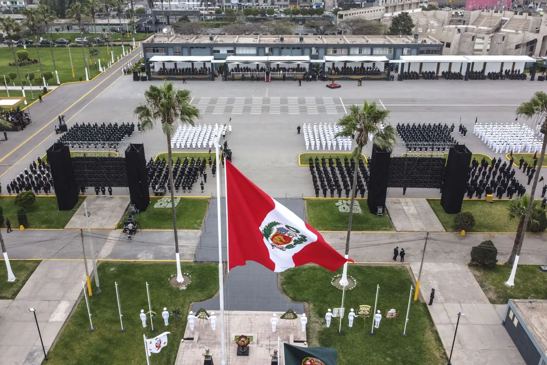 Jefe de Estado, Pedro Castillo, acompañado del ministro del interior y el comandante de la Policía Nacional del Perú participaron de la ceremonia por el Trigésimo Tercer Aniversario de la creación de la Policía Nacional del Perú. Foto: ANDINA/Presidencia Perú