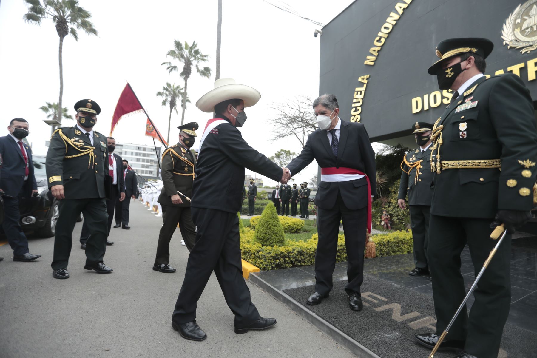 Jefe de Estado, Pedro Castillo, acompañado del ministro del interior y el comandante de la Policía Nacional del Perú participaron de la ceremonia por el Trigésimo Tercer Aniversario de la creación de la Policía Nacional del Perú. Foto: ANDINA/Presidencia Perú