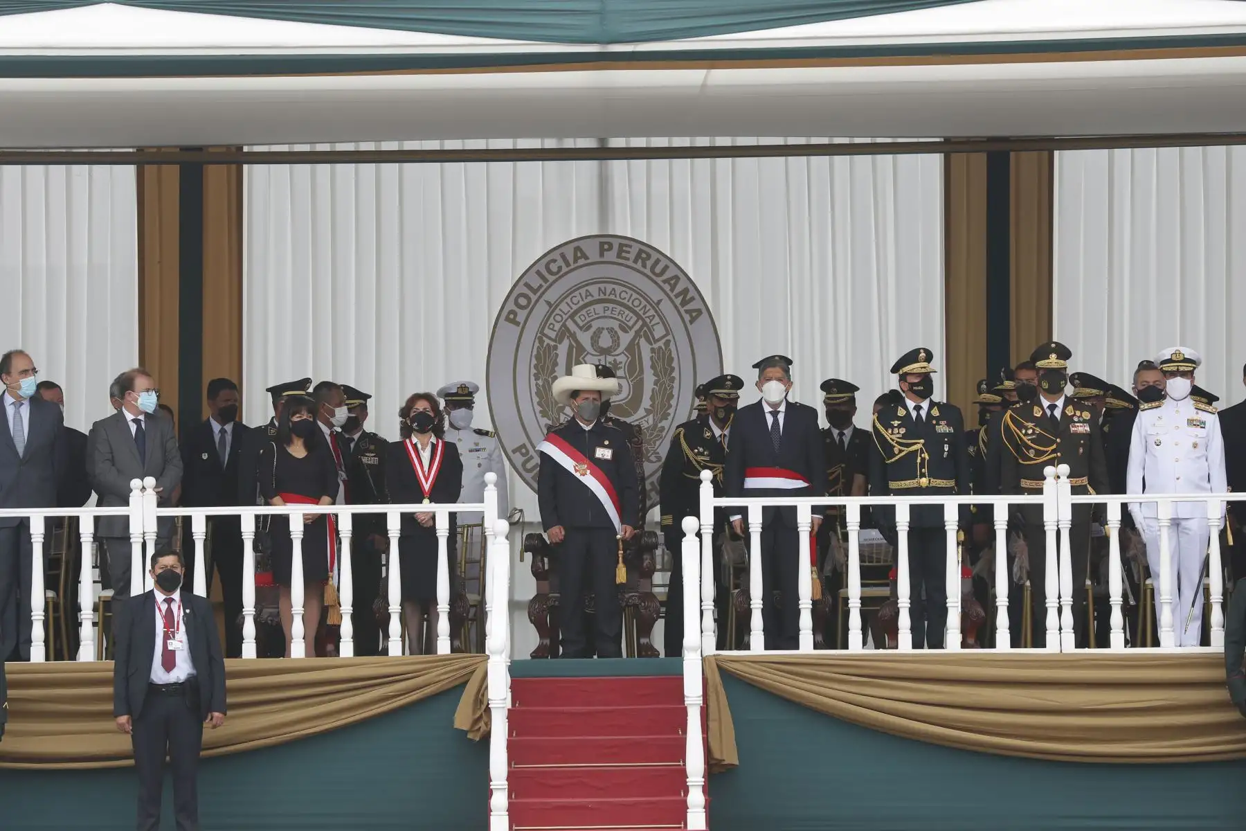 Jefe de Estado, Pedro Castillo, acompañado del ministro del interior y el comandante de la Policía Nacional del Perú participaron de la ceremonia por el Trigésimo Tercer Aniversario de la creación de la Policía Nacional del Perú. Foto: ANDINA/Presidencia Perú