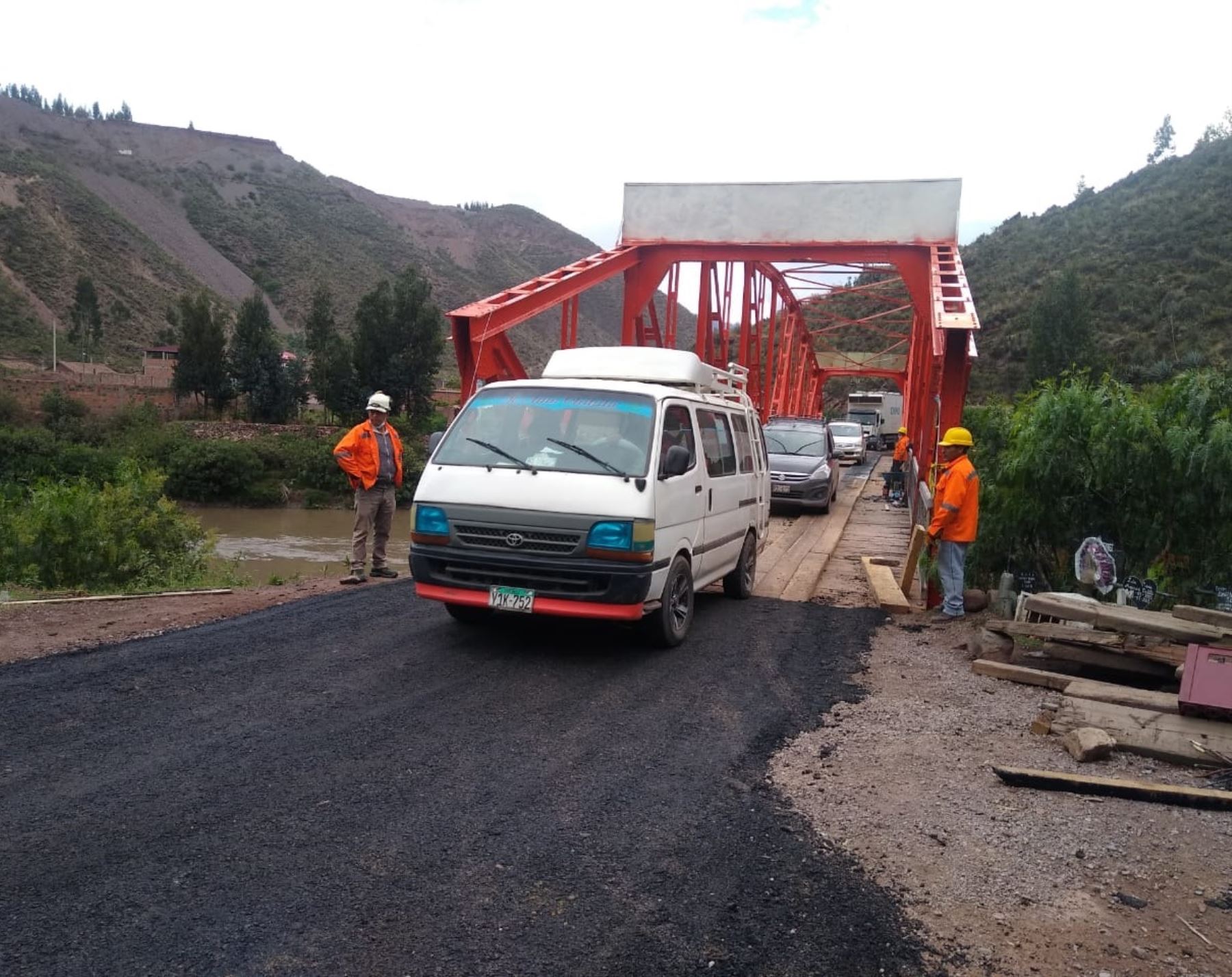 Restablecen el tránsito vehicular en la carretera Paucartambo-Manu, en Cusco. ANDINA/Difusión