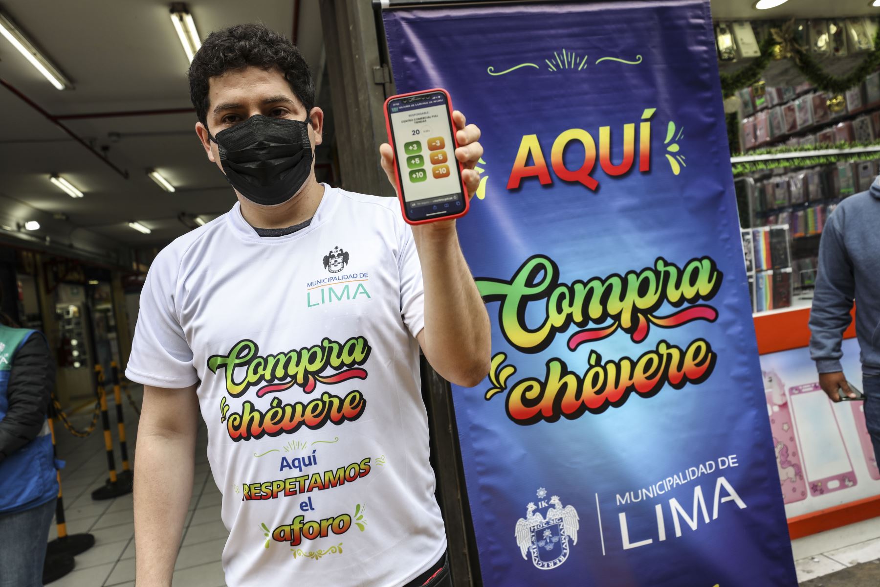 La Municipalidad de Lima presenta la app móvil Compra Chévere, que permitirá a las galerías de Mesa Redonda controlar el aforo de manera sencilla y en tiempo real, a fin de garantizar espacios seguros y libres de aglomeraciones. Foto: ANDINA/Municipalidad de Lima