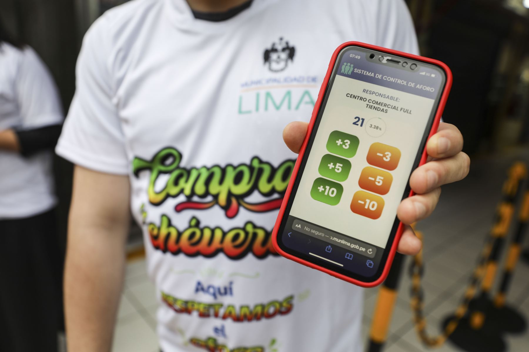La Municipalidad de Lima presenta la app móvil Compra Chévere, que permitirá a las galerías de Mesa Redonda controlar el aforo de manera sencilla y en tiempo real, a fin de garantizar espacios seguros y libres de aglomeraciones. Foto: ANDINA/Municipalidad de Lima