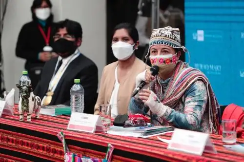 La ministra de Cultura, Gisela Ortiz (derecha), resaltó el valor de la diversidad cultural de nuestro país.