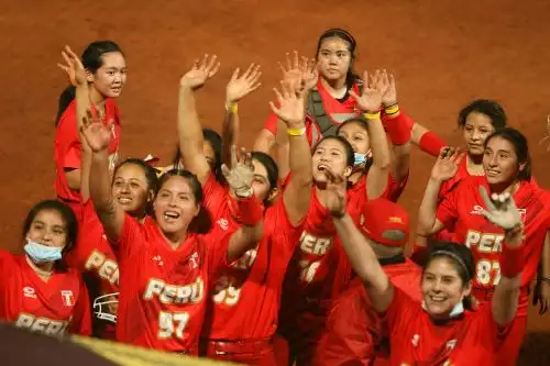 Las peruanas mostraron buen nivel ante las europeas en el debut de la Copa Mundial de Sóftbol Femenino U18, que se juega en Villa María del Triunfo