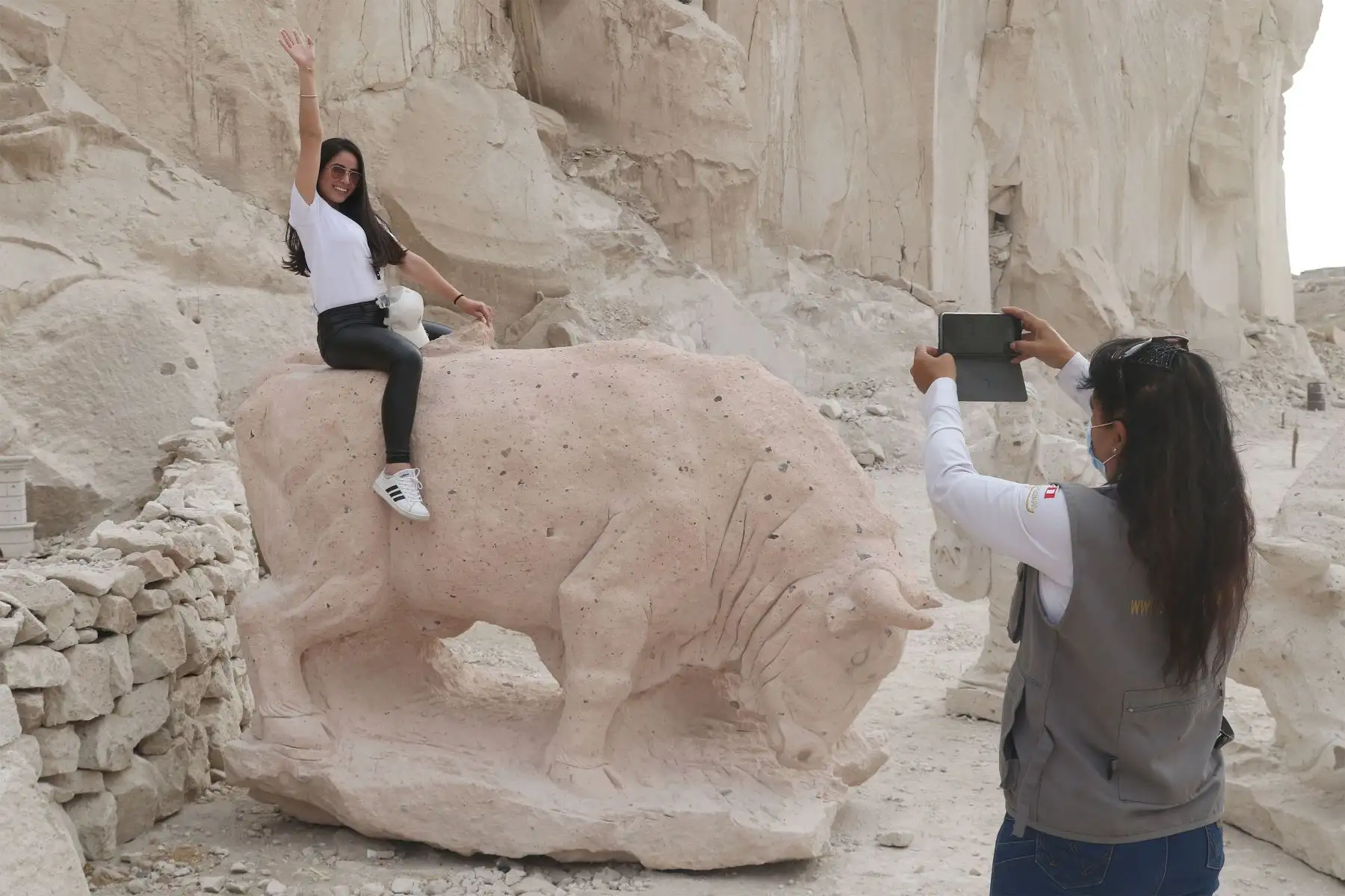 La ruta del sillar, es un espacio turístico  administrada por la Red de Cortadores de Sillar – Arequipa. Actualmente comprende una longitud de 2 mil metros, abarcando las canteras en explotación de Añashuayco, Cortadores y la cantera virgen de Culebrillas. 
Foto: ANDINA/Eddy Ramos