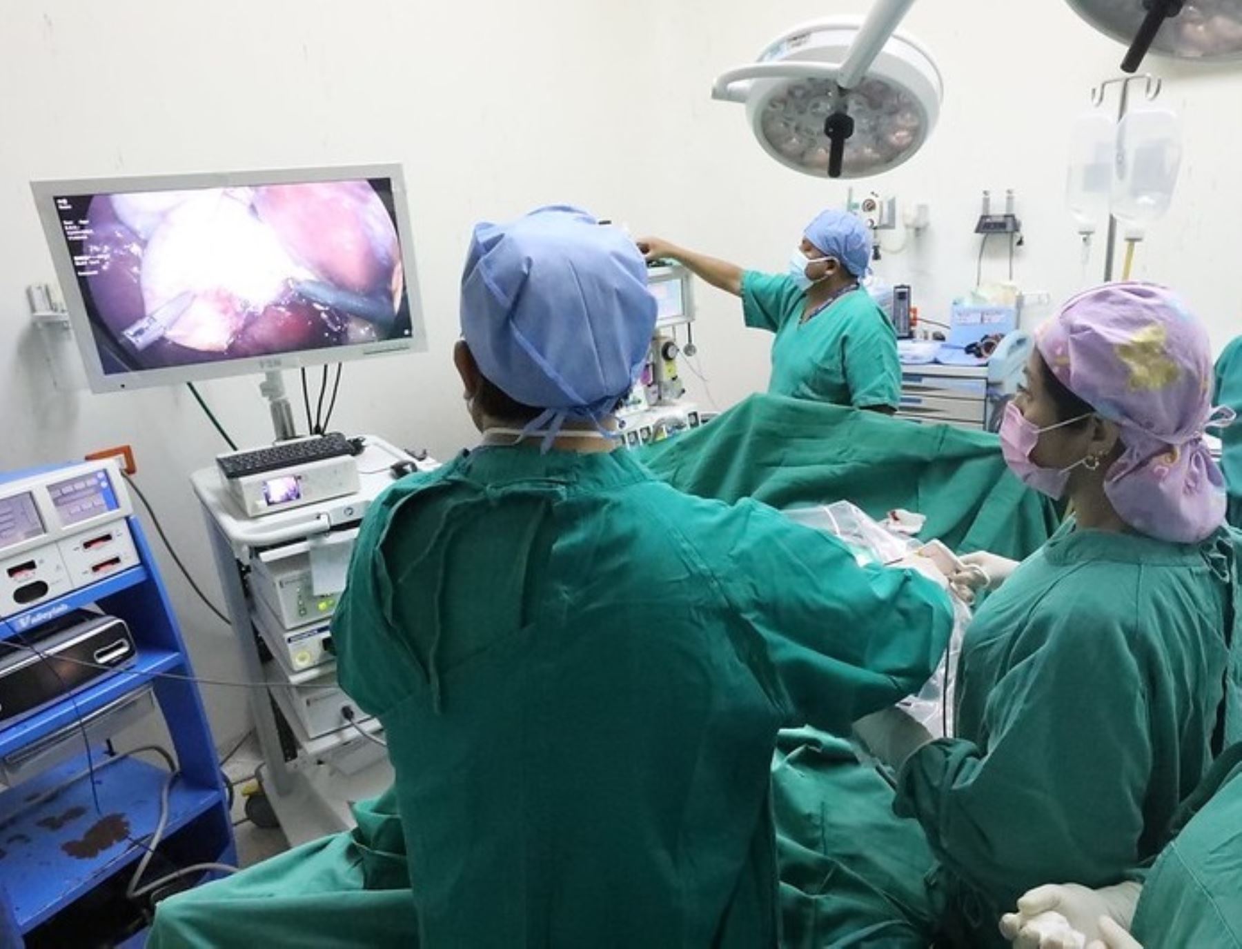 Especialistas de EsSalud que conforman el Hospital Perú arribaron a Apurímac para realizar más de 40 cirugías y atender consultas médicas a pacientes asegurados de Abancay, Andahuaylas y Chincheros. ANDINA/Difusión