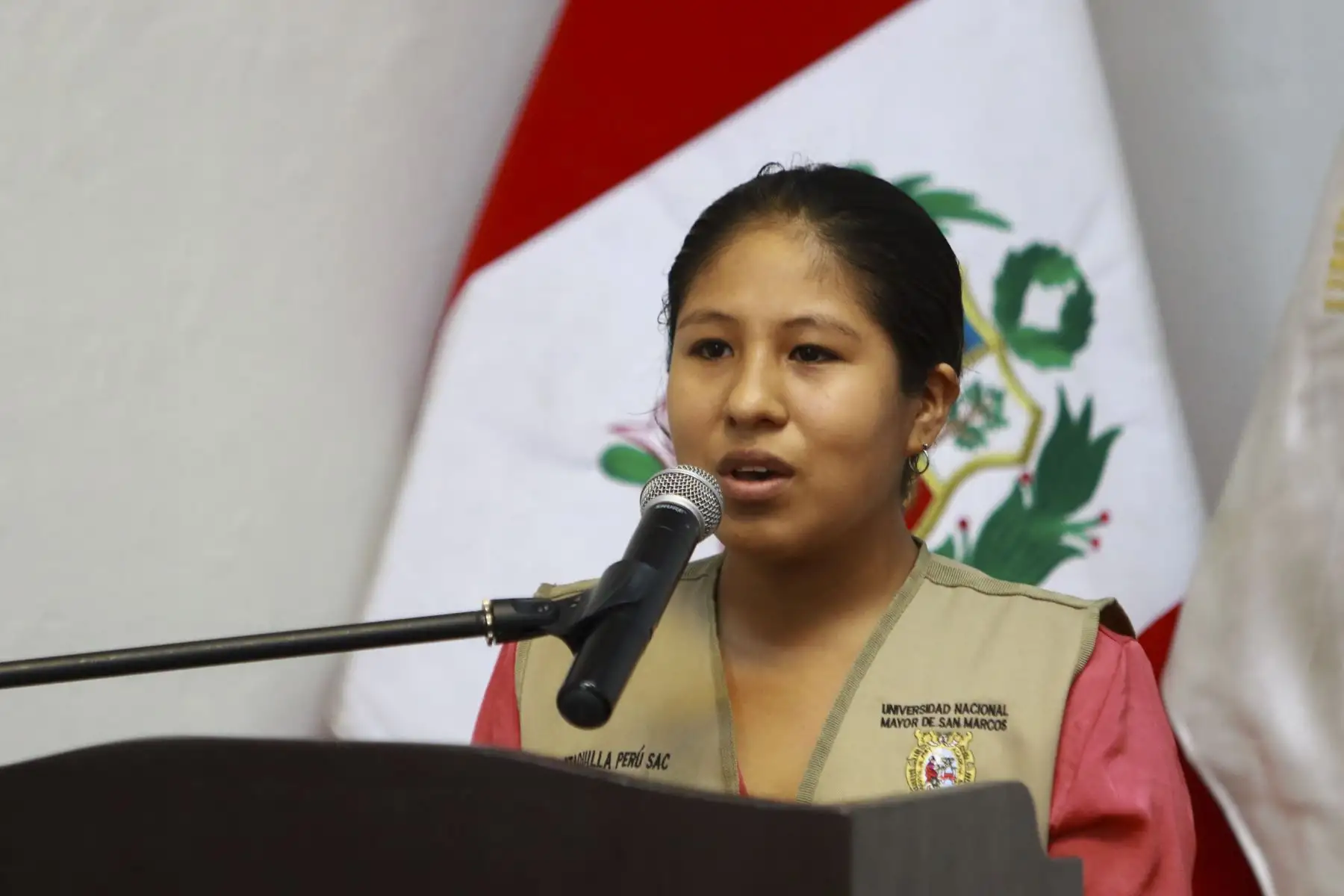 Universidad Nacional Mayor de San Marcos presenta al mundo a la "Momia de Cajamarquilla", hallada por arqueólogos sanmarquinos dentro de una cámara funeraria de unos tres metros de largo y a una profundidad de 1.40 metros en el sitio arqueológico Cajamarquilla, al este de Lima. Foto: ANDINA/Jhonel Rodríguez