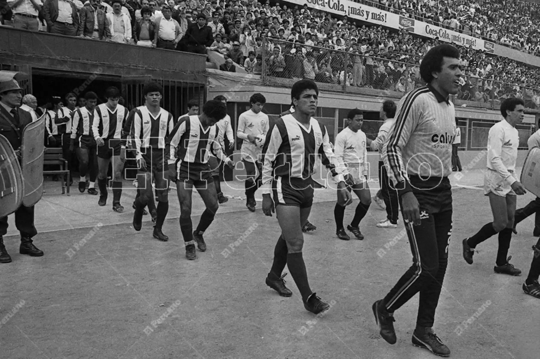 Lima - 1 noviembre 1987 / José Gonzales Ganoza, capitán de Alianza Lima. El cuadro íntimo derrotó 1-0 a Universitario de Deportes por el torneo descentralizado 1987. Foto: Archivo Histórico de El Peruano / Rómulo Luján