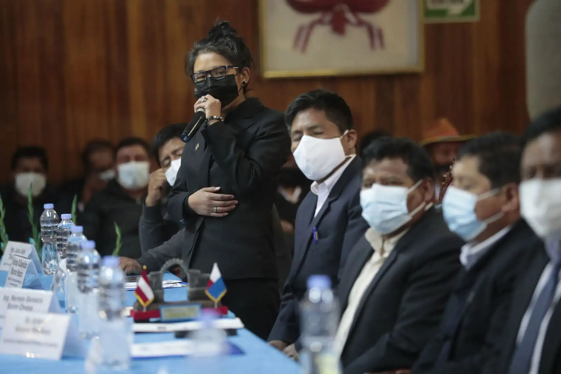 Presidente de la República Pedro Castillo, junto a la primera dama, Lilia Paredes, y la vicepresidenta, Dina Boluarte, participaron en el encuentro con la población de Juliaca y el lanzamiento del plan de vacunación "Vamos a tu encuentro rikcharisun: Rijchary, Rijcharychis Y Rijcharisumpuni”. Foto: ANDINA/Presidencia Perú