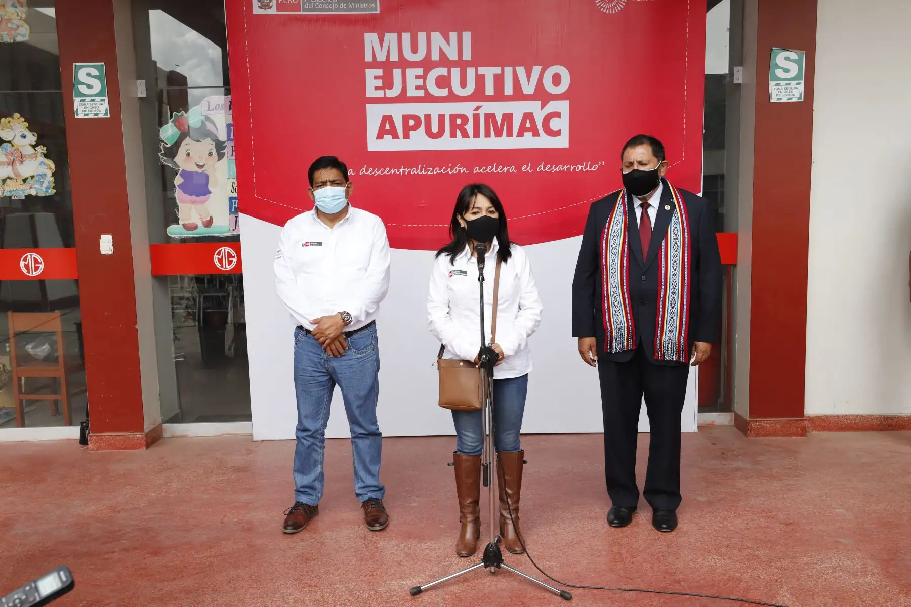 Presidenta del Consejo de Ministros lideró mesas técnicas de trabajo durante el Muni Ejecutivo en la región de Apurímac. Con su participación se logró instalar 7 mesas técnicas de coordinación con 84 alcaldes provinciales y distritales de Apurímac, con el fin de avanzar en la solución de los principales problemas de sus localidades. Foto: ANDINA/PCM