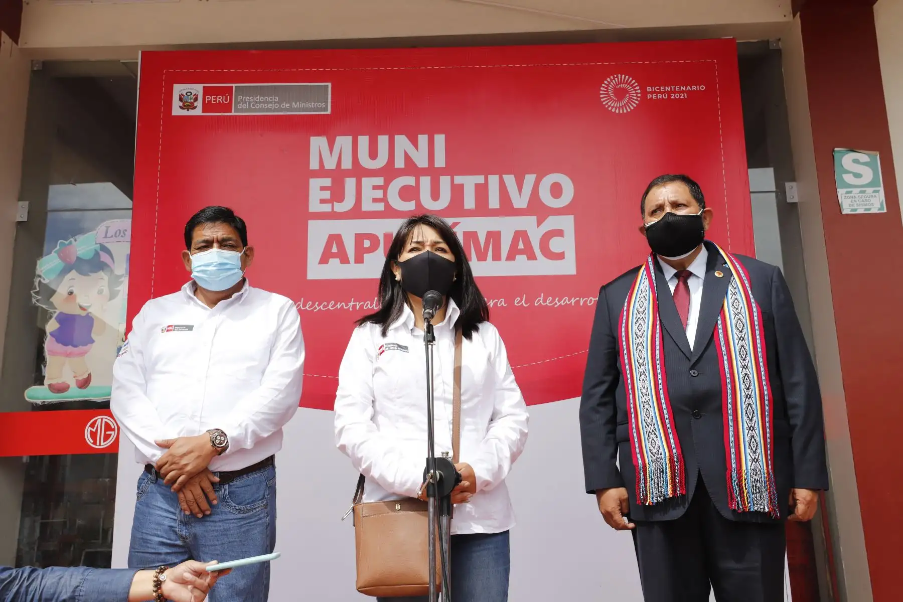 Presidenta del Consejo de Ministros lideró mesas técnicas de trabajo durante el Muni Ejecutivo en la región de Apurímac. Con su participación se logró instalar 7 mesas técnicas de coordinación con 84 alcaldes provinciales y distritales de Apurímac, con el fin de avanzar en la solución de los principales problemas de sus localidades. Foto: ANDINA/PCM