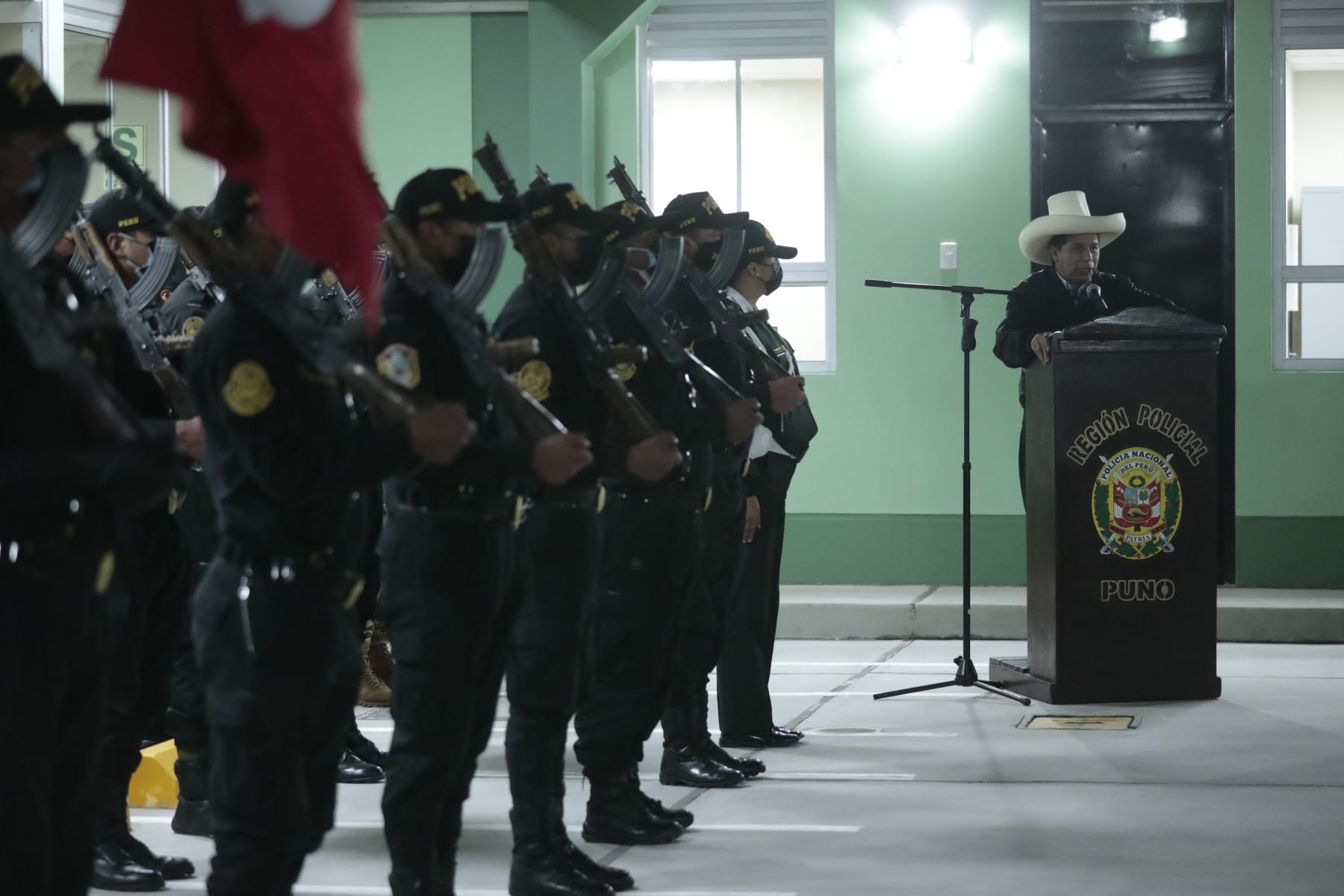 Jefe de Estado, Pedro Castillo, acompañado del ministro del Interior, Avelino Guillén, participó de la ceremonia de inauguración del Complejo Policial Nº
1 de la División Policial de Orden y Seguridad de Juliaca en la región de Puno. Foto: ANDINA/Presidencia Perú