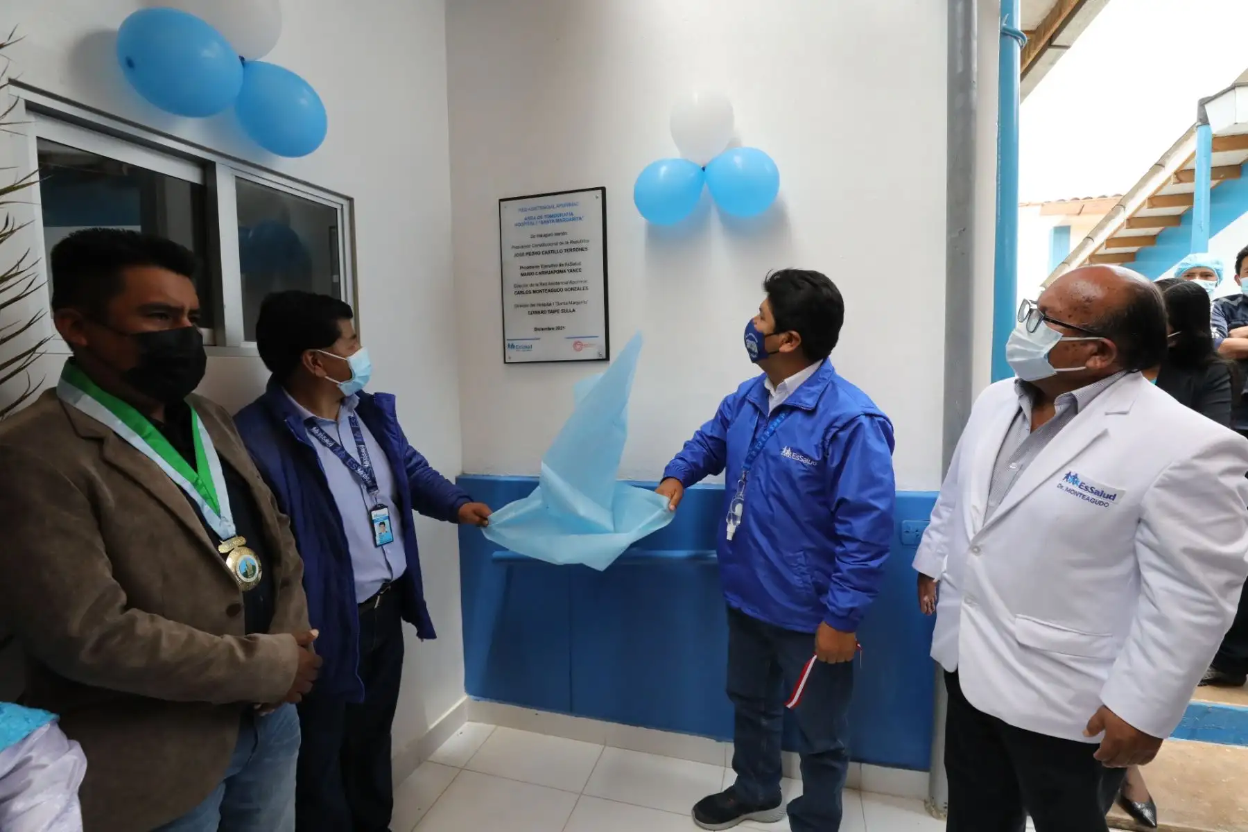 El presidente ejecutivo de EsSalud, Mario Carhuapoma, puso en funcionamiento en Apurímac, dos equipos de última tecnología para el diagnóstico preciso y oportuno de enfermedades cardíacas, neurológicas y oncológicas, los cuales beneficiarán a los miles de asegurados de esta región del sur del país. Foto: EsSalud