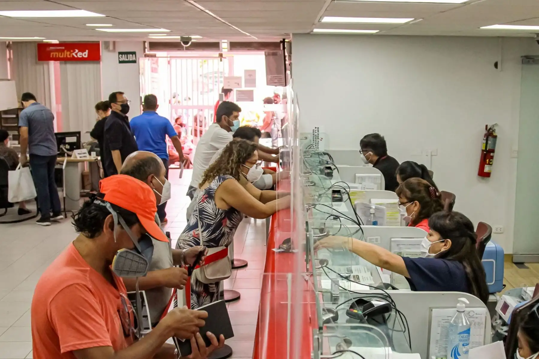 Ventanillas de entidad bancaria. Cortesía