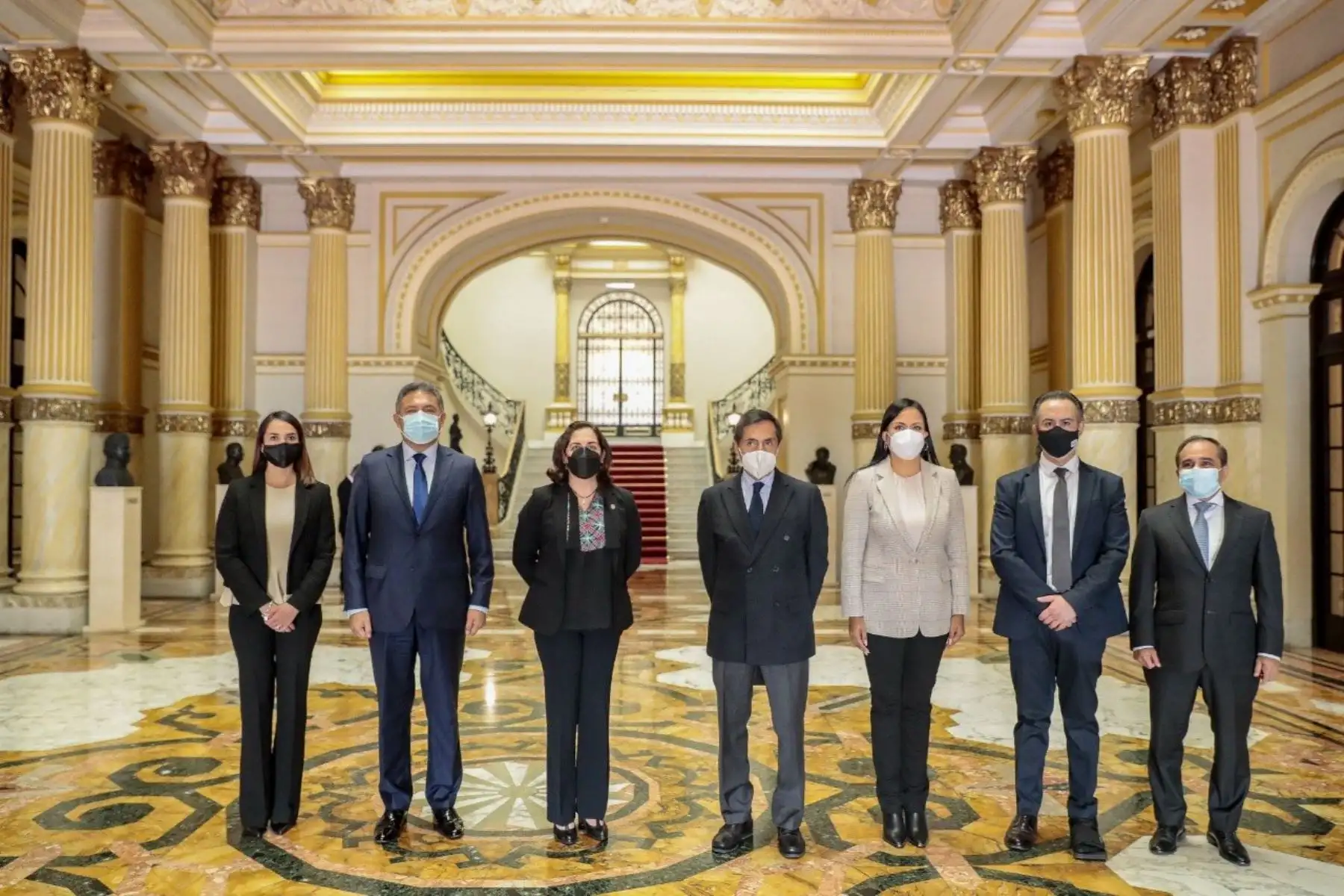El presidente de la República, Pedro Castillo, recibió en audiencia protocolar al secretario de Hacienda de México, Rogelio Ramírez, y a los miembros de la delegación de alto nivel de los Estados Unidos Mexicanos que lo acompañan en su visita al Perú. Foto: ANDINA/Prensa Presidencia