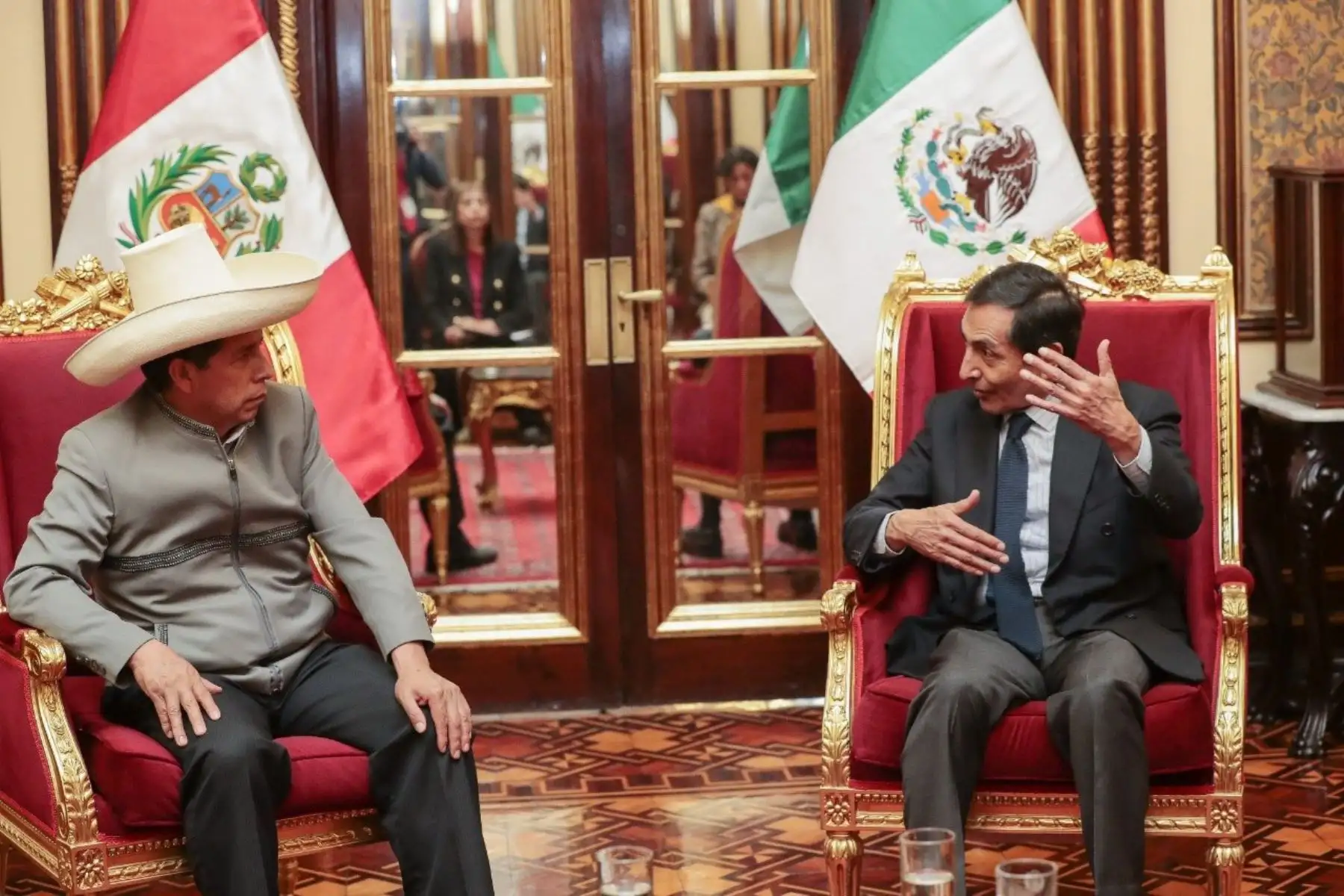 El presidente de la República, Pedro Castillo, recibió en audiencia protocolar al secretario de Hacienda de México, Rogelio Ramírez, y a los miembros de la delegación de alto nivel de los Estados Unidos Mexicanos que lo acompañan en su visita al Perú. Foto: ANDINA/Prensa Presidencia