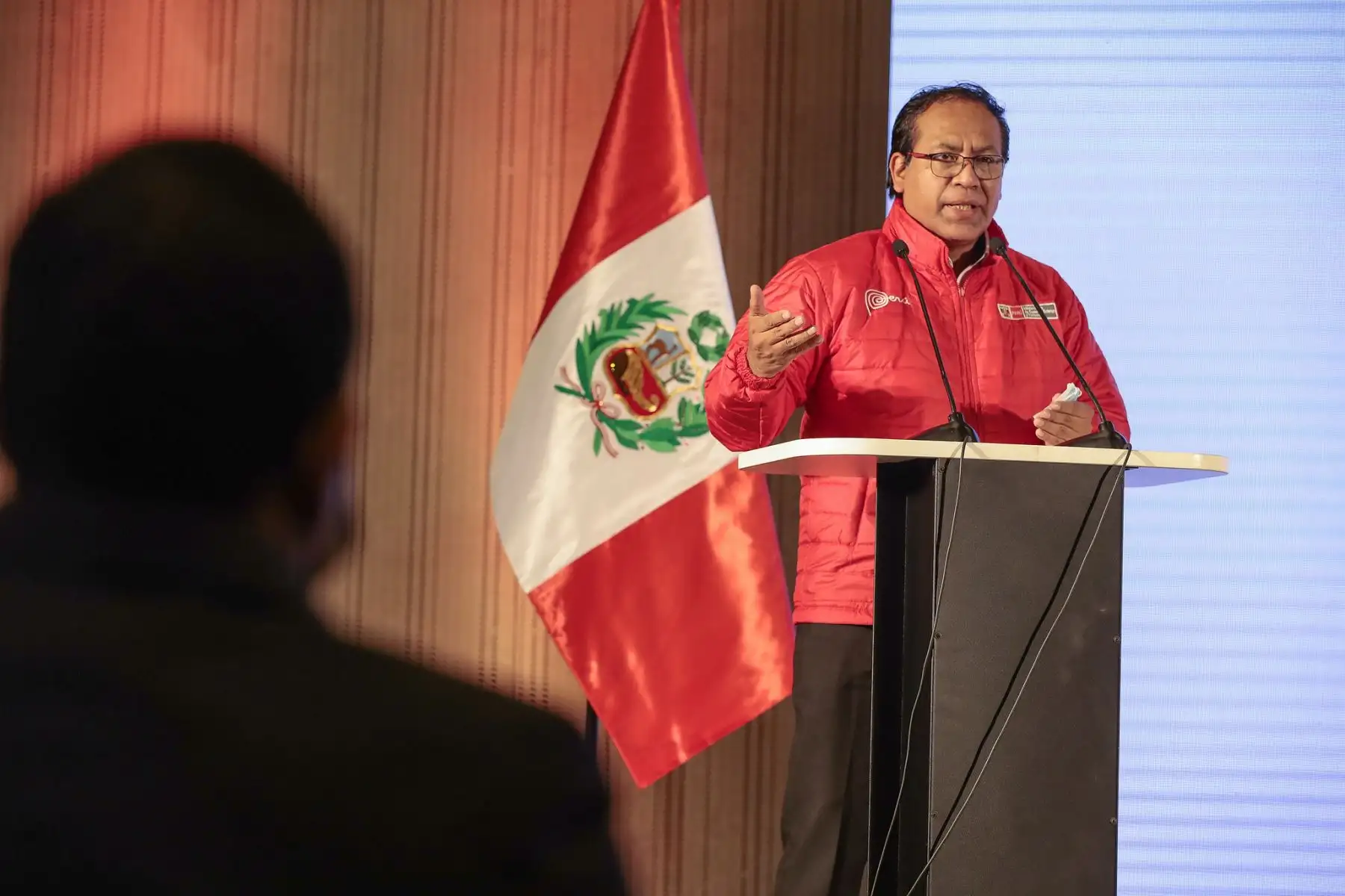 El presidente Pedro Castillo junto al titular del Mincetur y presidente de Canatur, participó de la ceremonia de clausura del XV Congreso Nacional de Turismo. En dicho evento, el mandatario de la República, expuso medidas para reactivar el turismo a nivel nacional. Foto: ANDINA/Prensa Presidencia