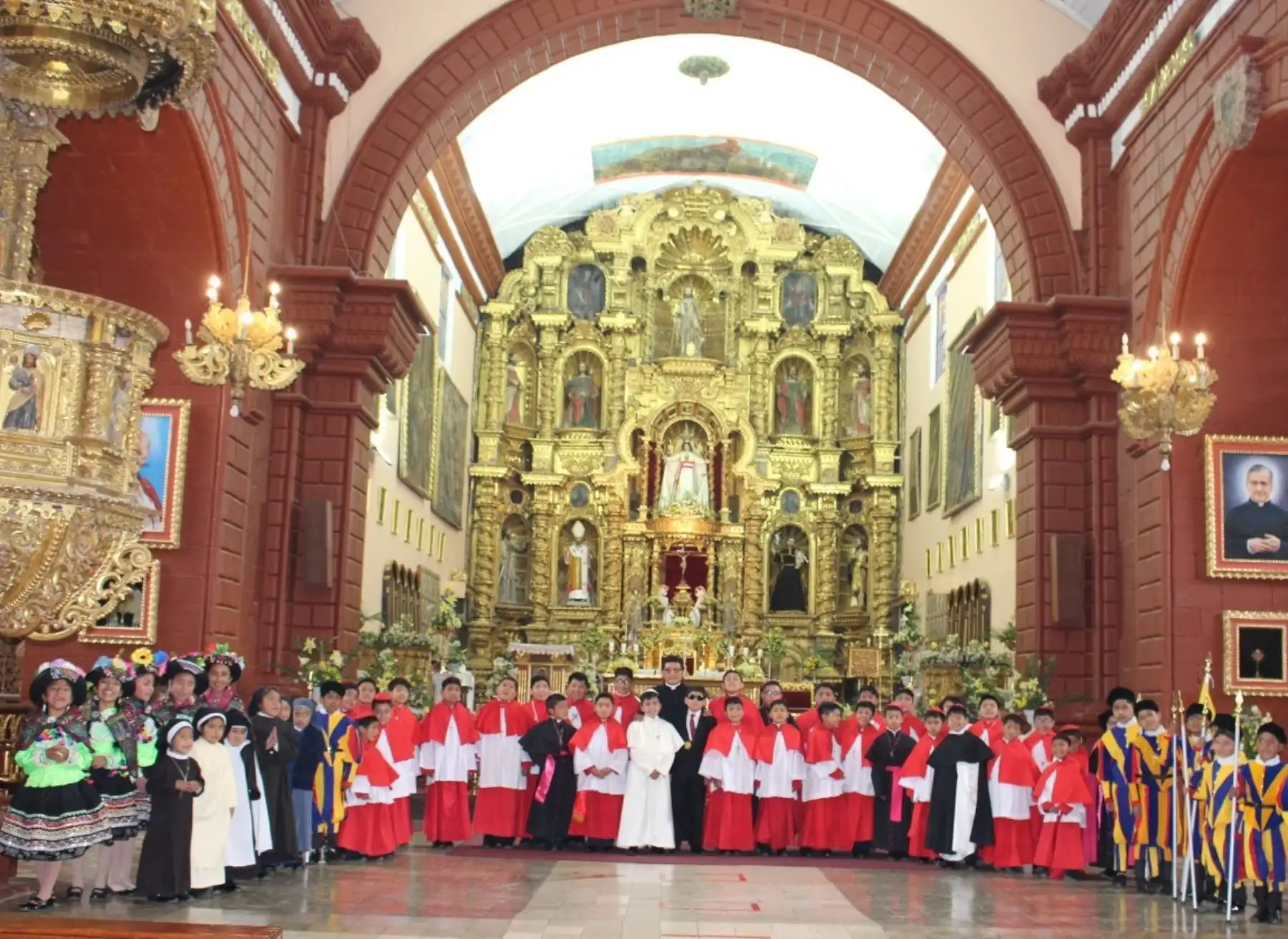 Huancavelica se unirá al Vaticano por el nacimiento Chopcca y a la misma hora de la ceremonia en la plaza San Pedro niños ofrecerán un concierto de villancicos en quechua desde la iglesia de Santo Domingo de Huancavelica. ANDINA/Difusión