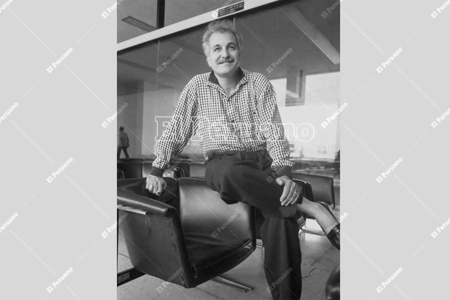 Callao - 14 febrero 1989 / Llegada del popular cantante salsero puertorriqueño Paquito Guzmán. 
Foto: Archivo Histórico de El Peruano / José Risco