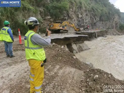 Brigadas ejecutan trabajos en simultáneo para recuperar la transitabilidad en el sector Aserradero, en Amazonas de la carretera IIRSA Norte que sufrió graves daños a consecuencia del sismo de magnituf 7.5 que afectó a dicha región. ANDINA/Difusión