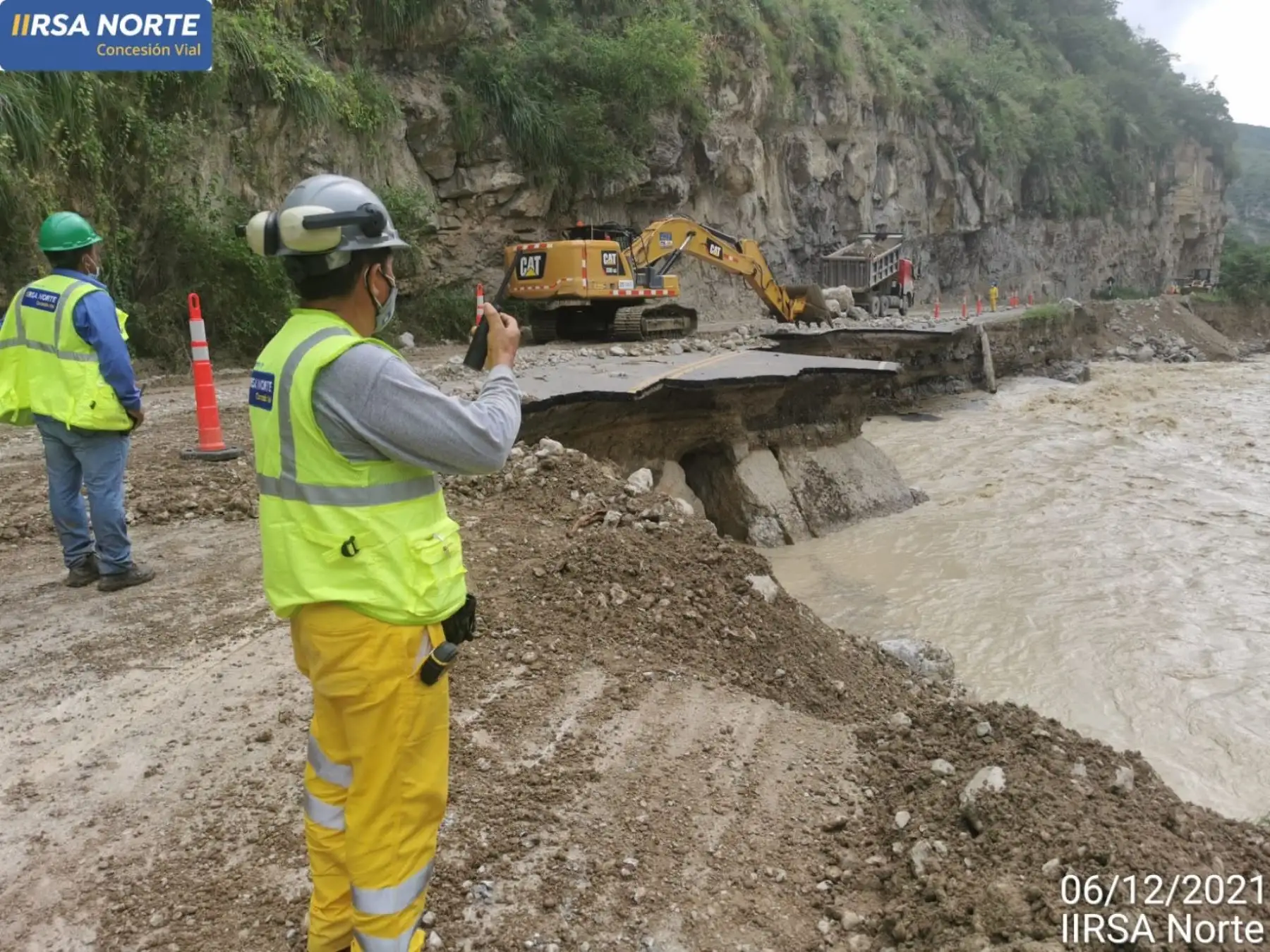 Brigadas ejecutan trabajos en simultáneo para recuperar la transitabilidad en el sector Aserradero, en Amazonas de la carretera IIRSA Norte que sufrió graves daños a consecuencia del sismo de magnituf 7.5 que afectó a dicha región. ANDINA/Difusión