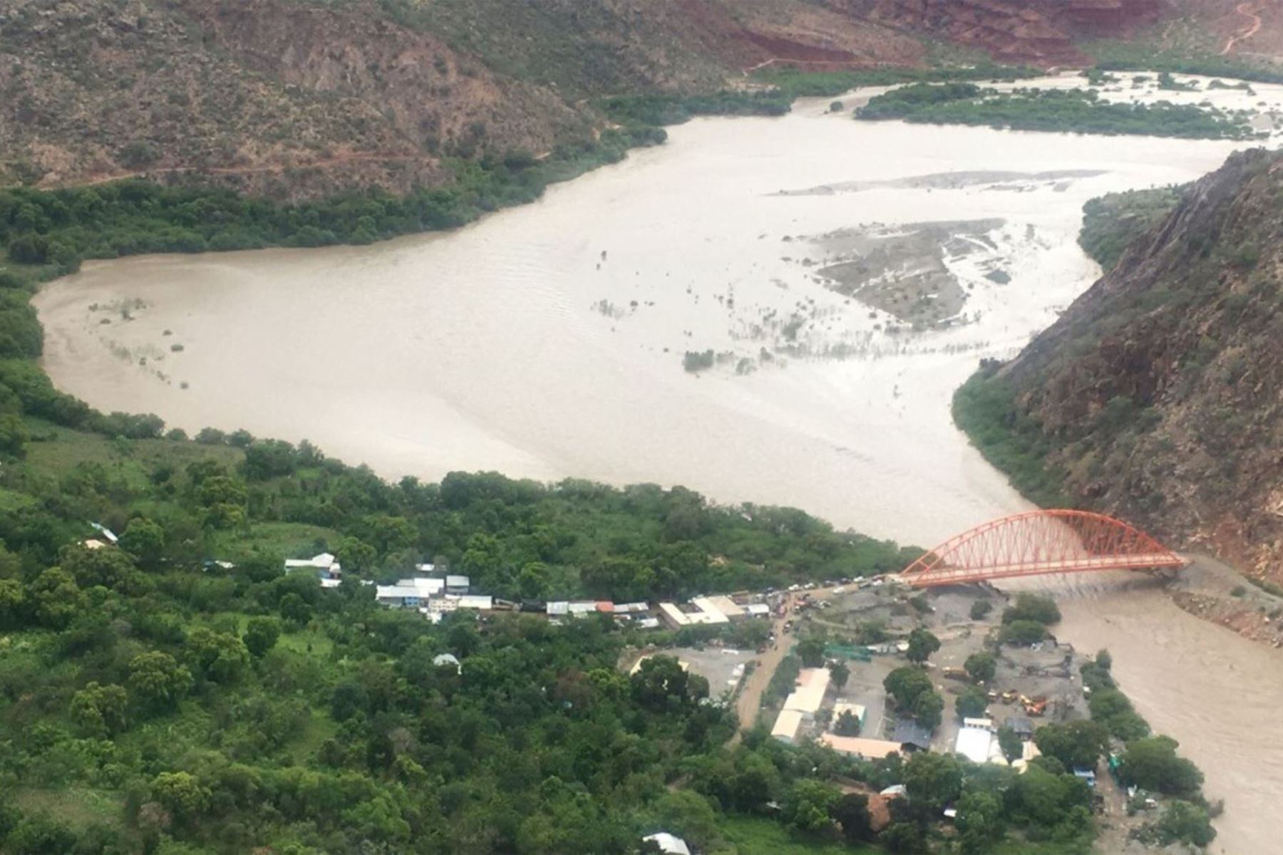 También se evalúa la posibilidad para sacar del aislamiento a Tayabamba por Viches, pasando Sihuas (Ancash), por la zona sur, dado que por el puente Mamahuaje el tránsito aún es de alto riesgo.ANDINA/Difusión