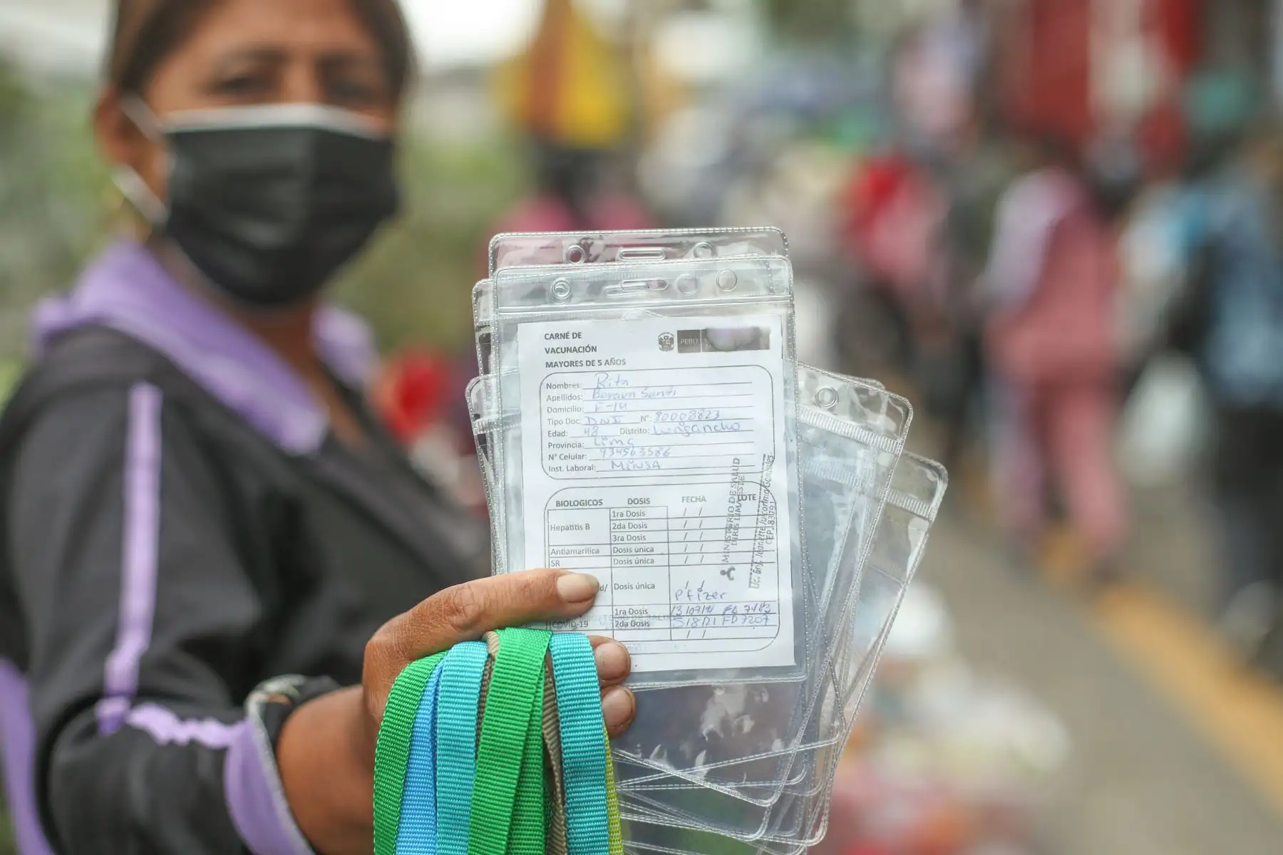 A partir del domingo 23 de enero, las personas mayores de 50 años deberán acreditar la tercera dosis de la vacuna contra la covid-19 para poder ingresar a espacios públicos cerrados. Foto: ANDINA/Carla Patiño Ramírez
