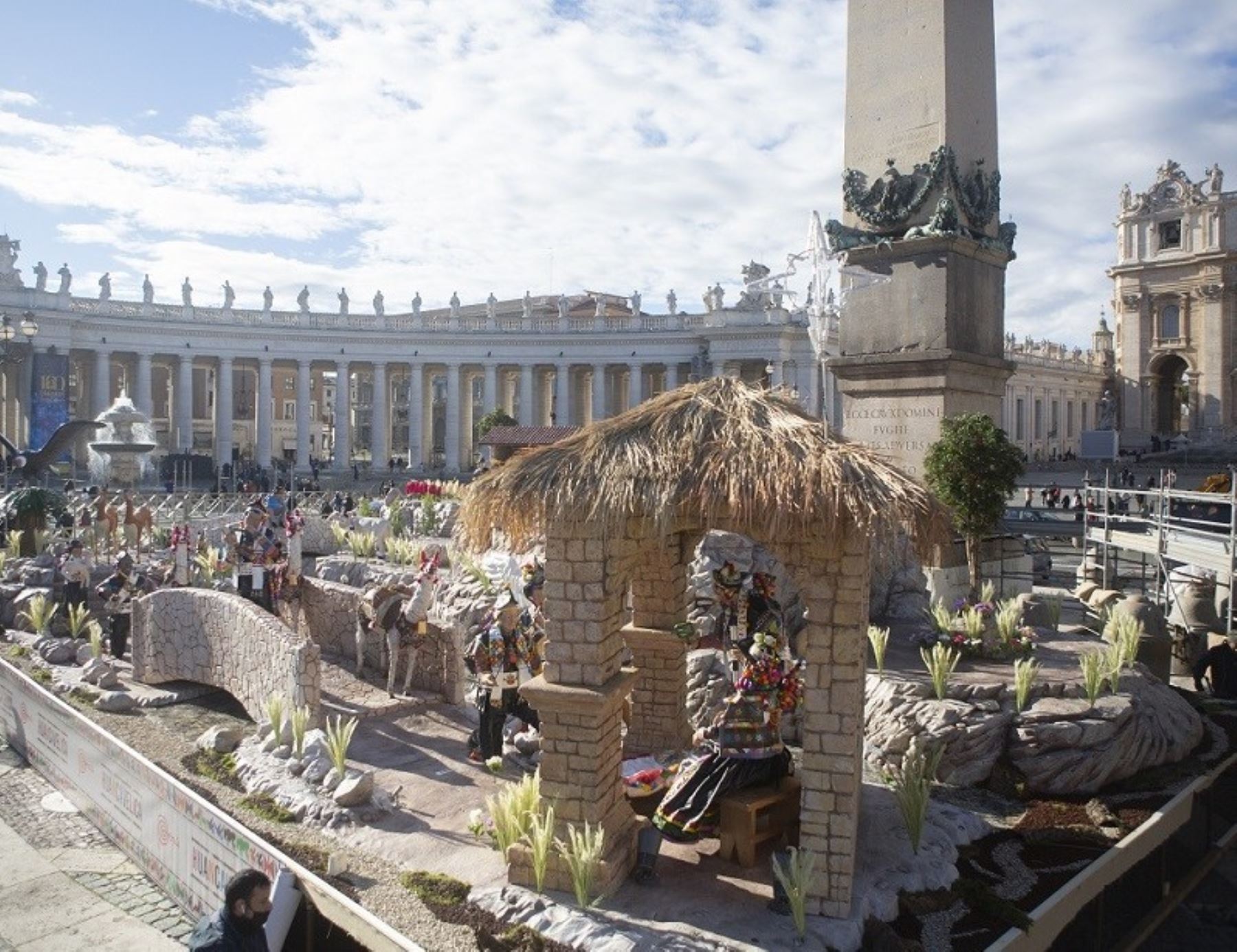 El nacimiento huancavelicano de Chopcca ya irradia su mensaje de fe al mundo desde la plaza San Pedro del Vaticano. Foto: Promperú