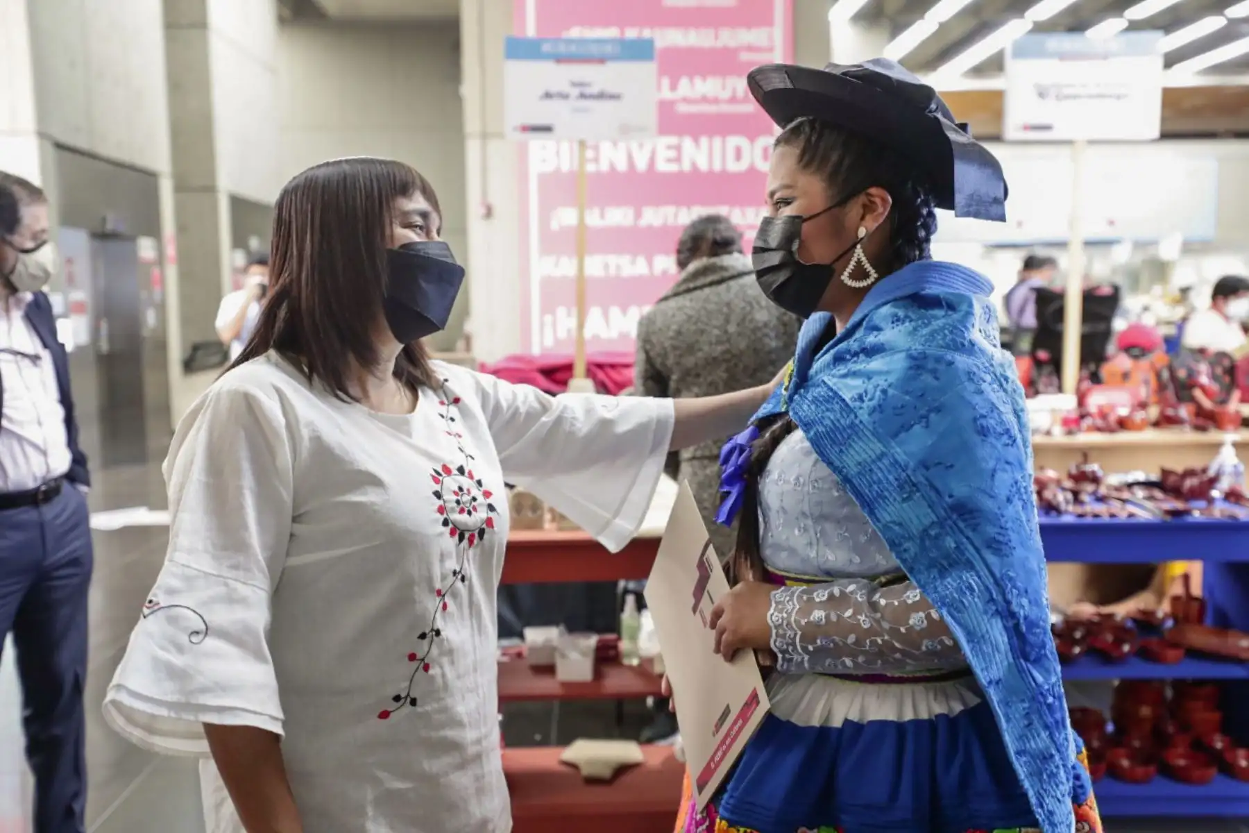 Con la participación de más de cien colectivos de artesanos de todo el Perú, la ministra de Cultura, Gisela Ortiz, inauguró hoy la Feria Ruraq Maki en el Ministerio de Cultura en el Ministerio de Cultura.
Foto: ANDINA/ MINCUL