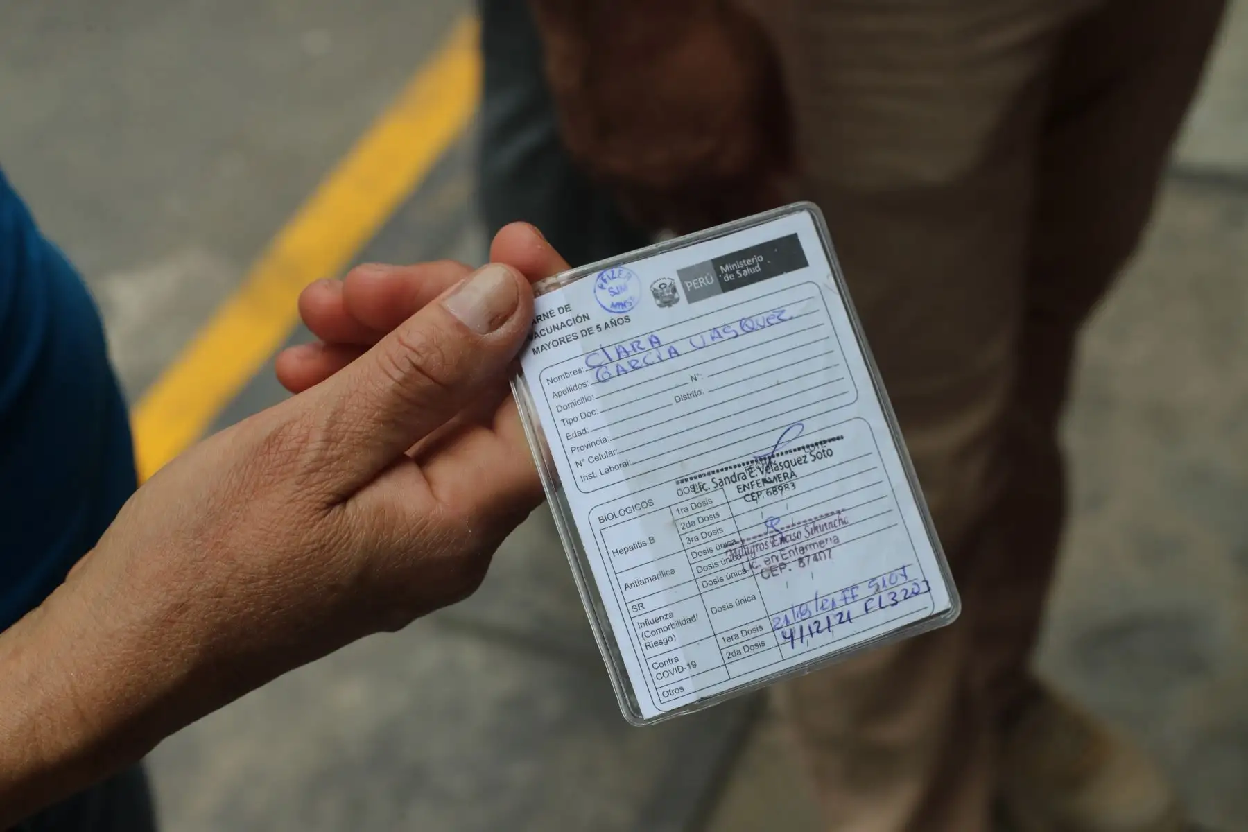 Municipalidad de Lima supervisa que locales comerciales de Mesa Redonda pidan el carnet de vacunación para ingresar.
Foto: ANDINA/ Carla Patiño Ramírez