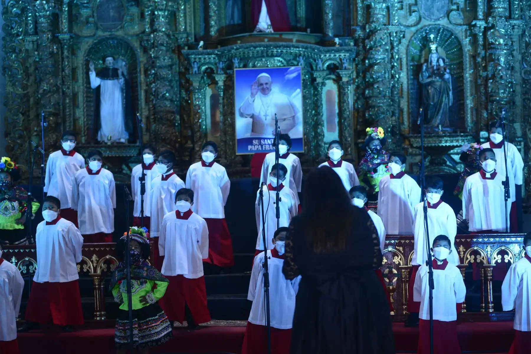 Niños de Huancavelica cantaron en “Concierto navideño del Bicentenario” por develación de pesebre peruano en el Vaticano.
Foto: Proyecto Bicentenario